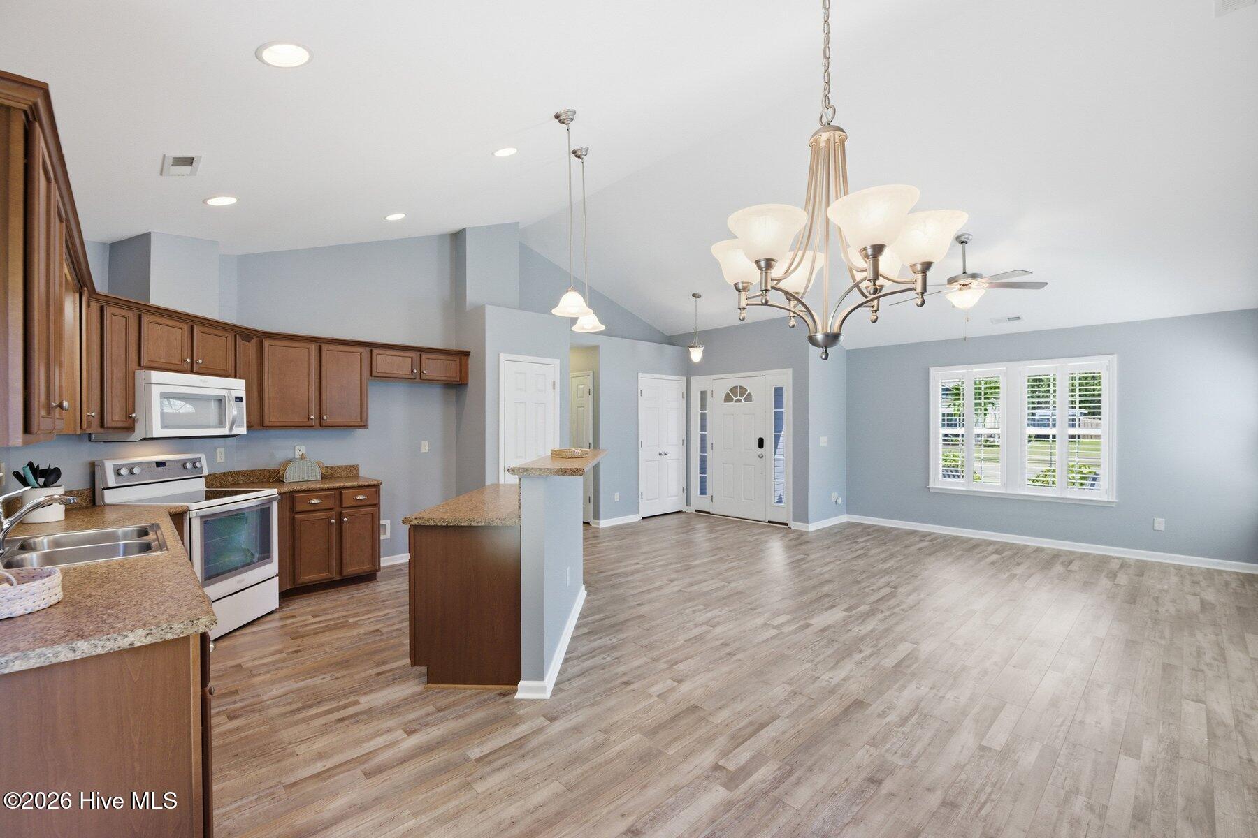 100563197 | Photo 10