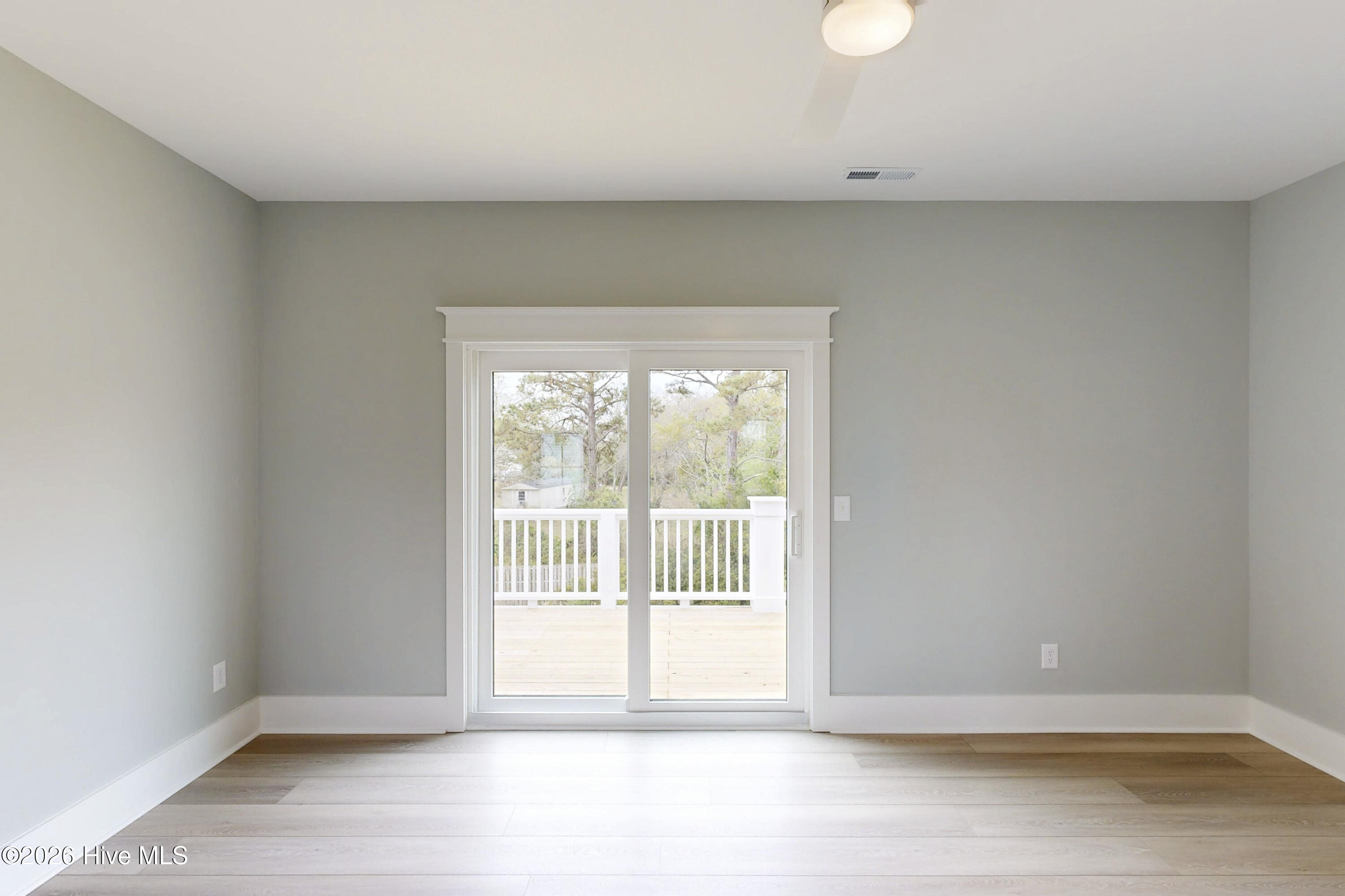 100559746 | Photo 21