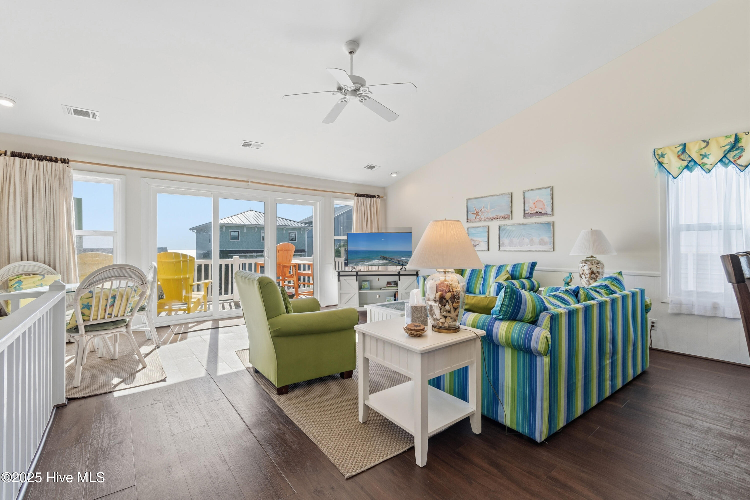 100541923 | Photo 11