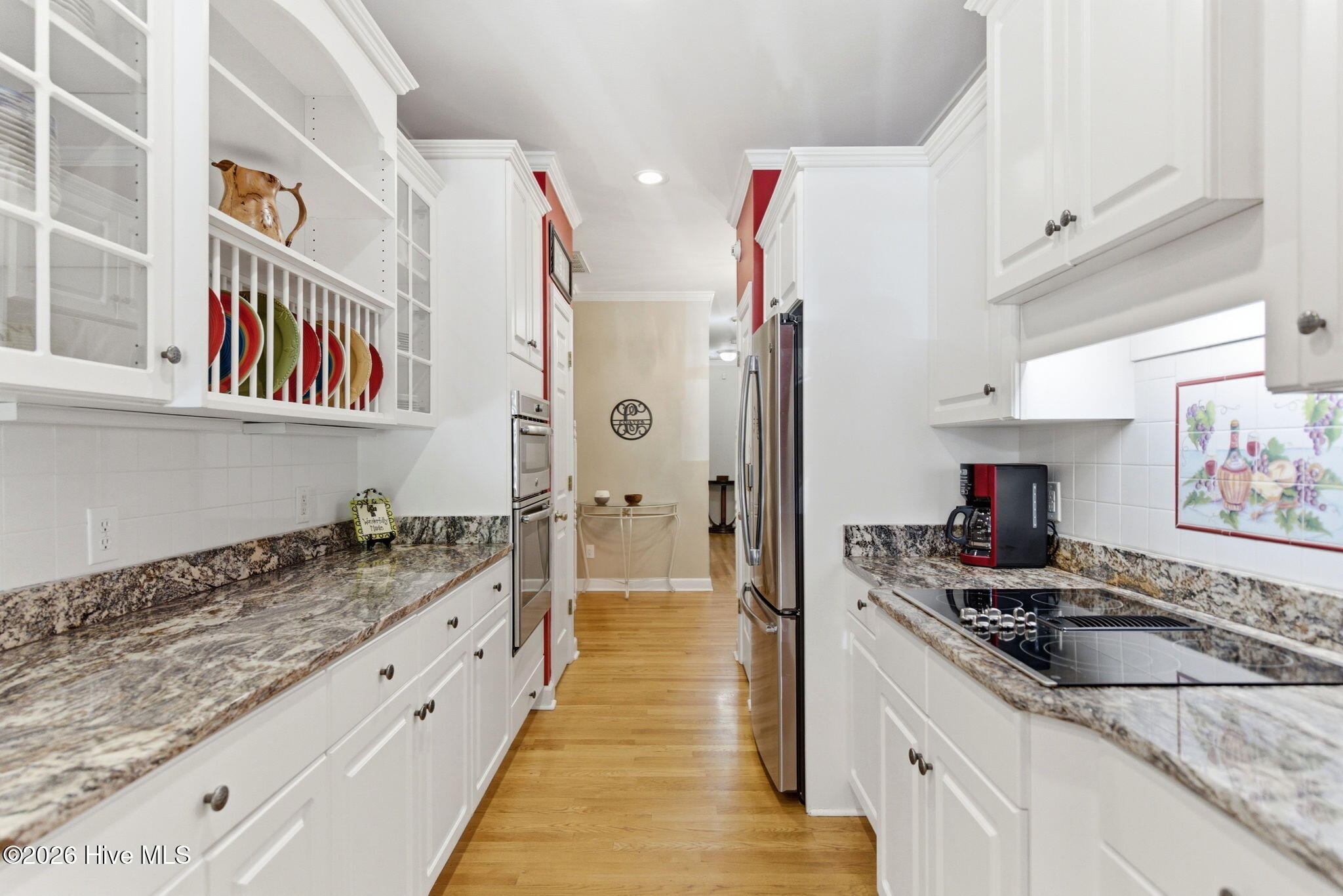 100570615 | Photo 16