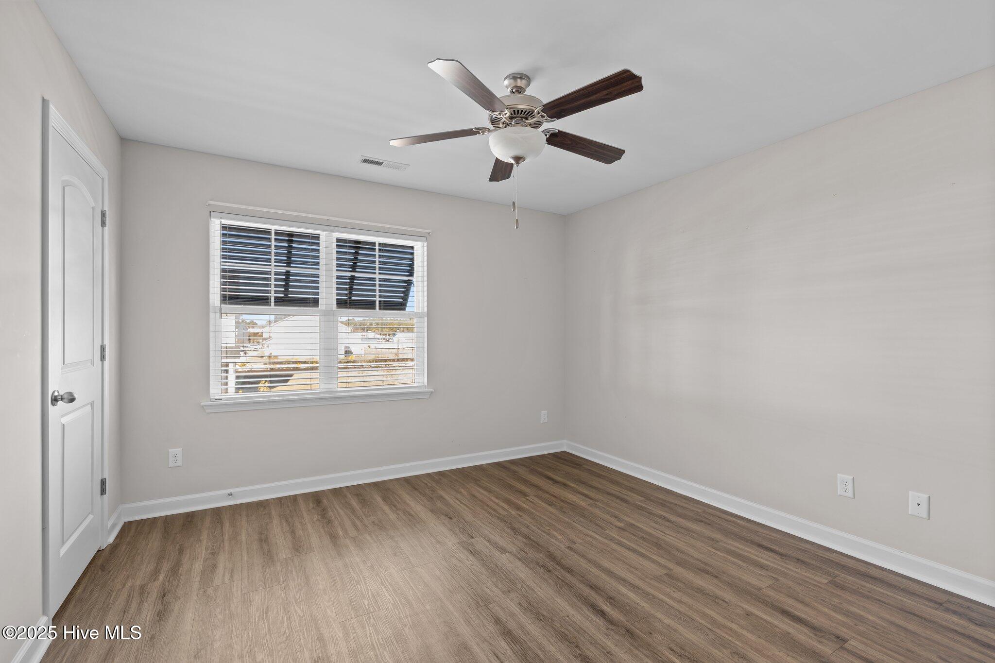 100563898 | Photo 28