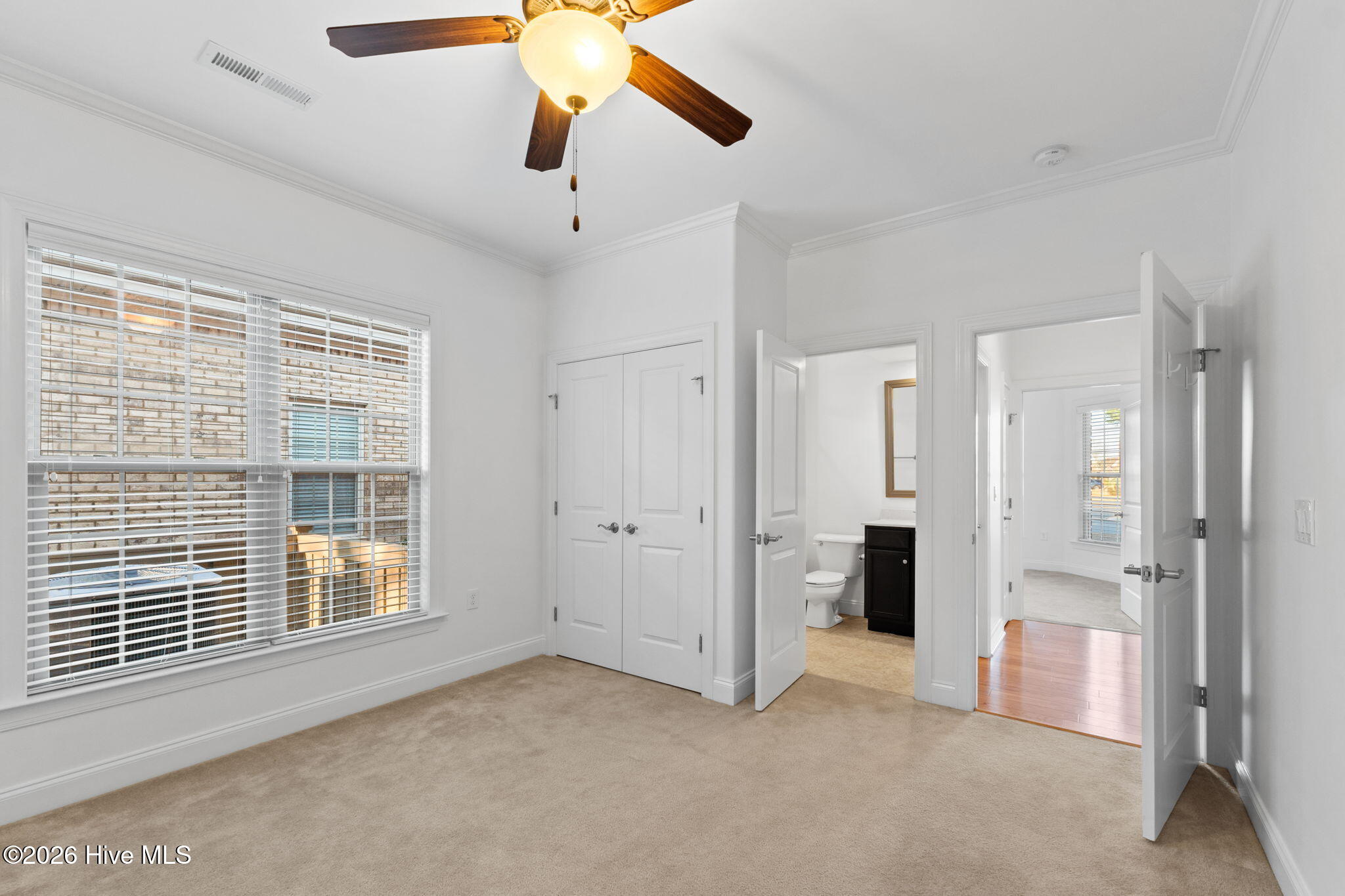 100547610 | Photo 25