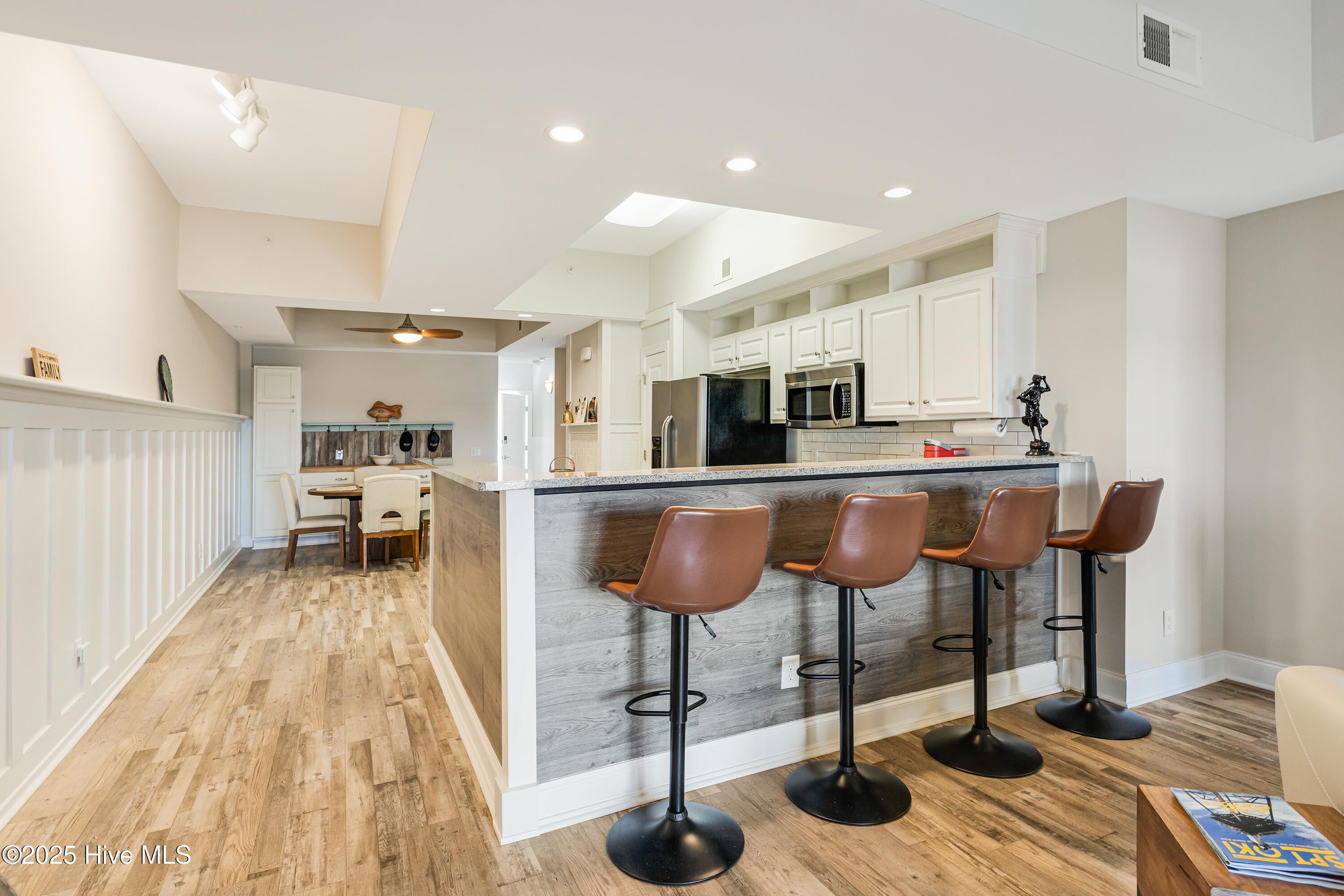 100558895 | Photo 16