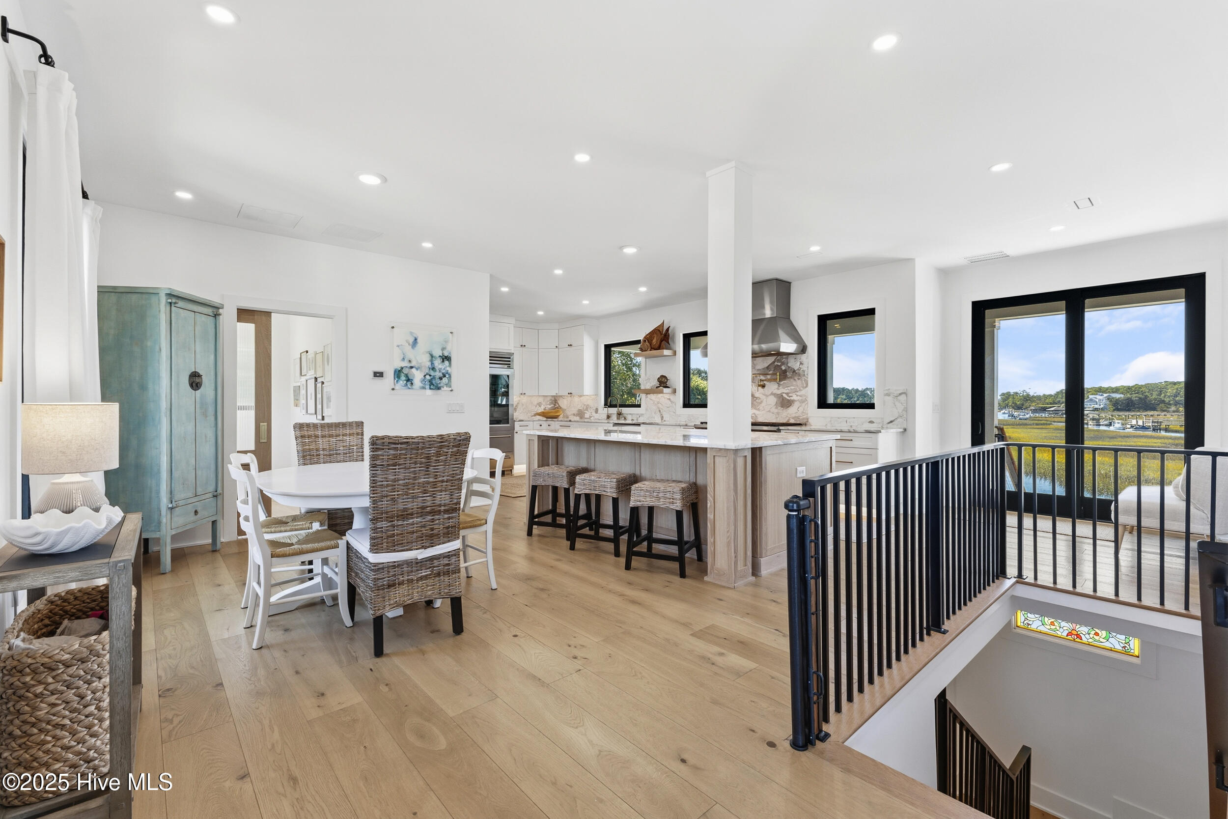 100541015 | Photo 55