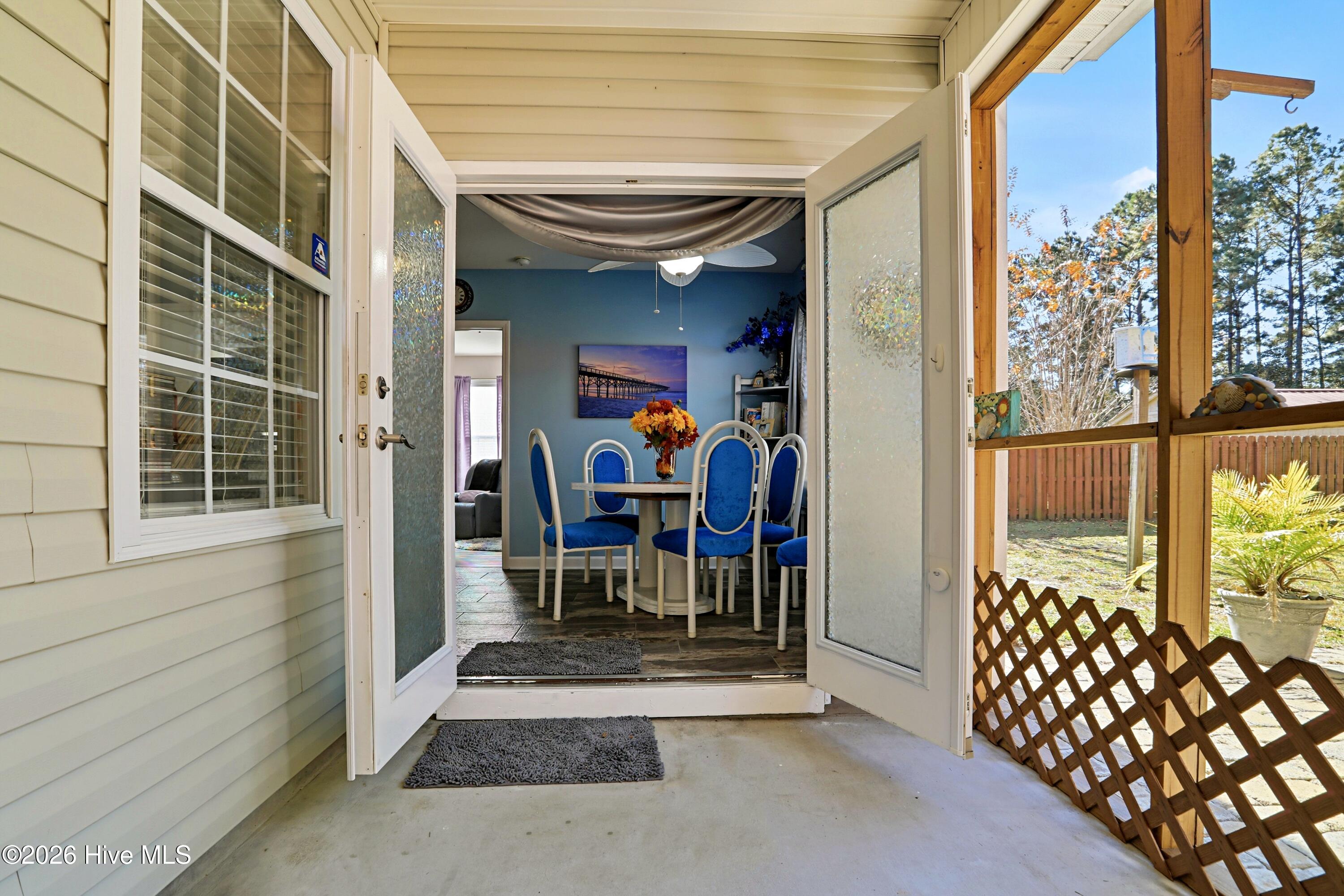 100549183 | Photo 14