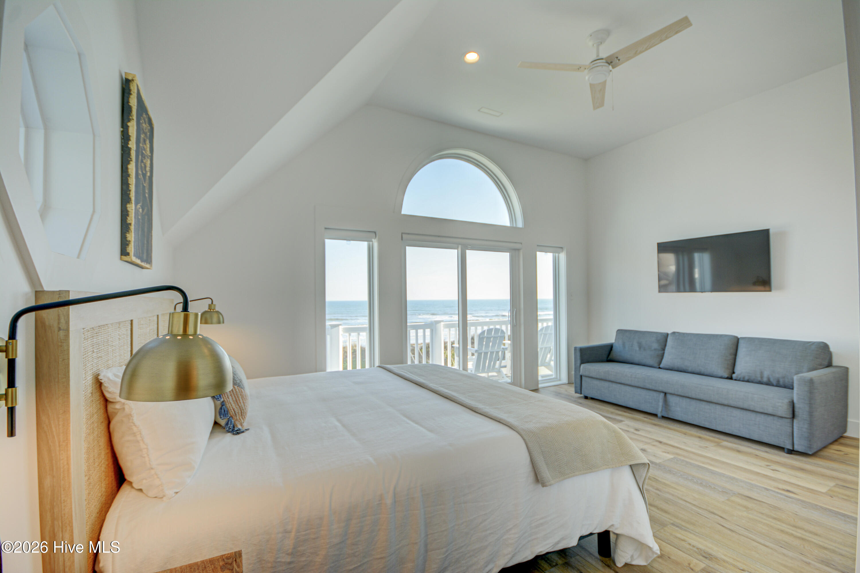 100556459 | Photo 22