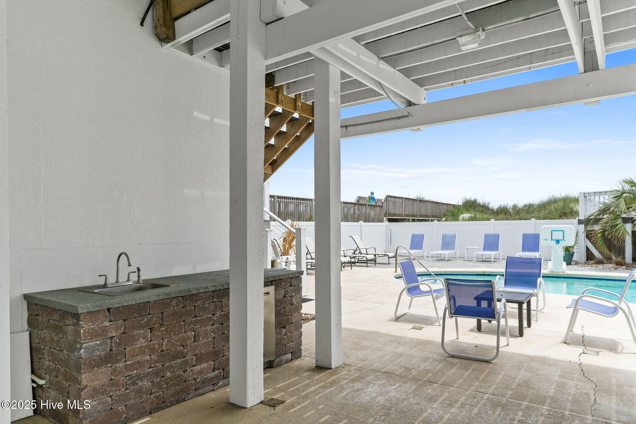 100498196 | Photo 84