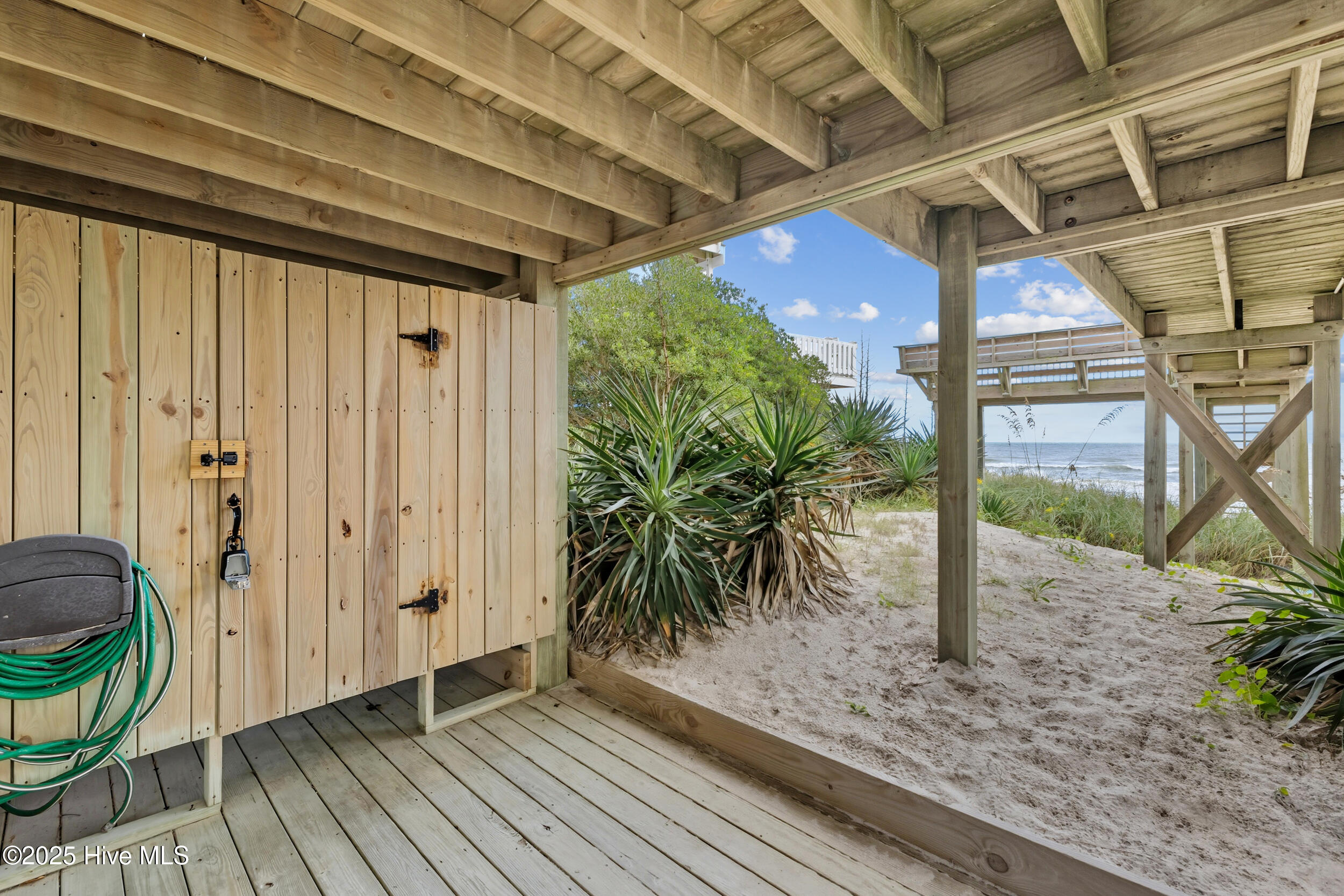 100535212 | Photo 41