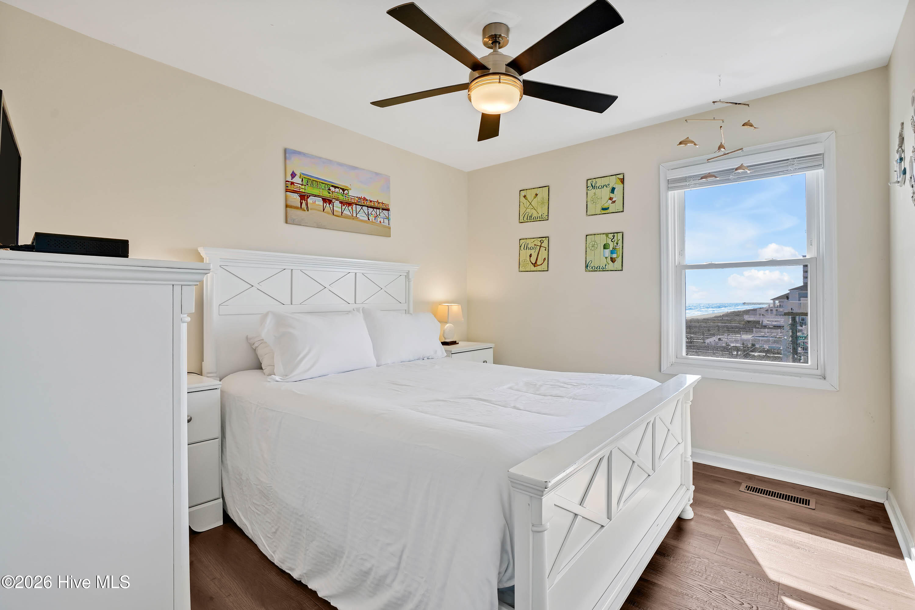 100565852 | Photo 20