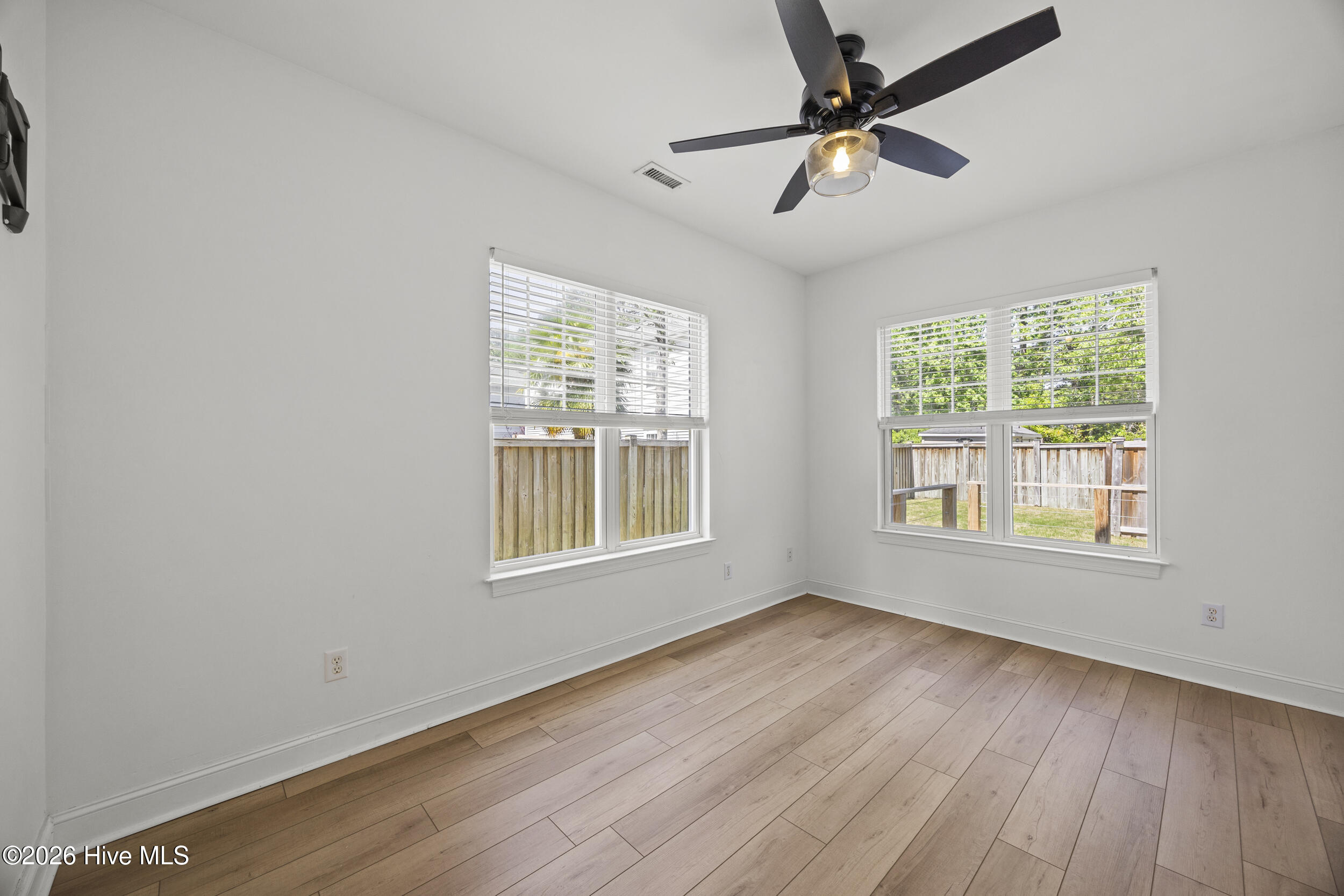 100567913 | Photo 16