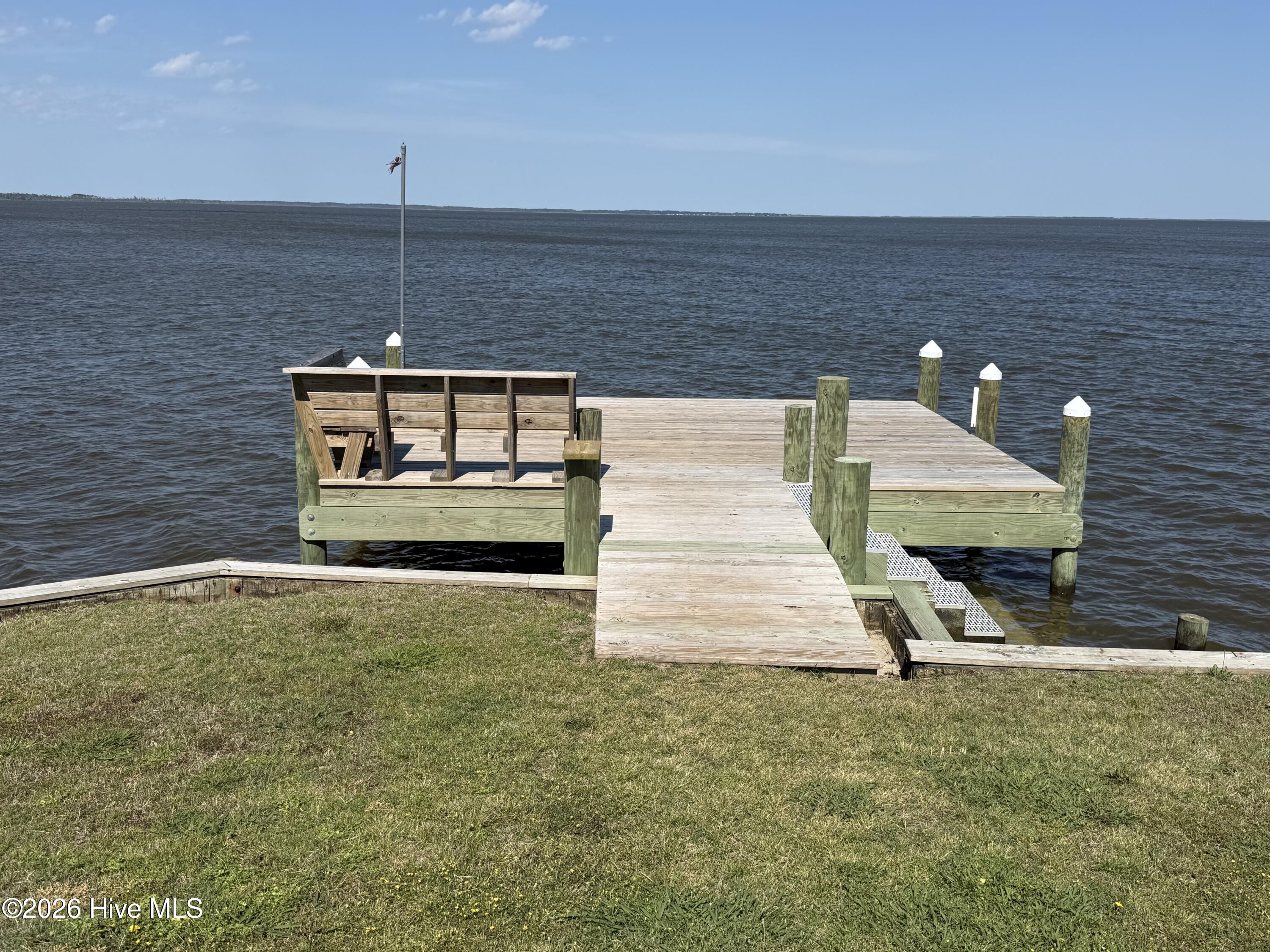 Steps away from Community Swim platform on the Currituck Sound