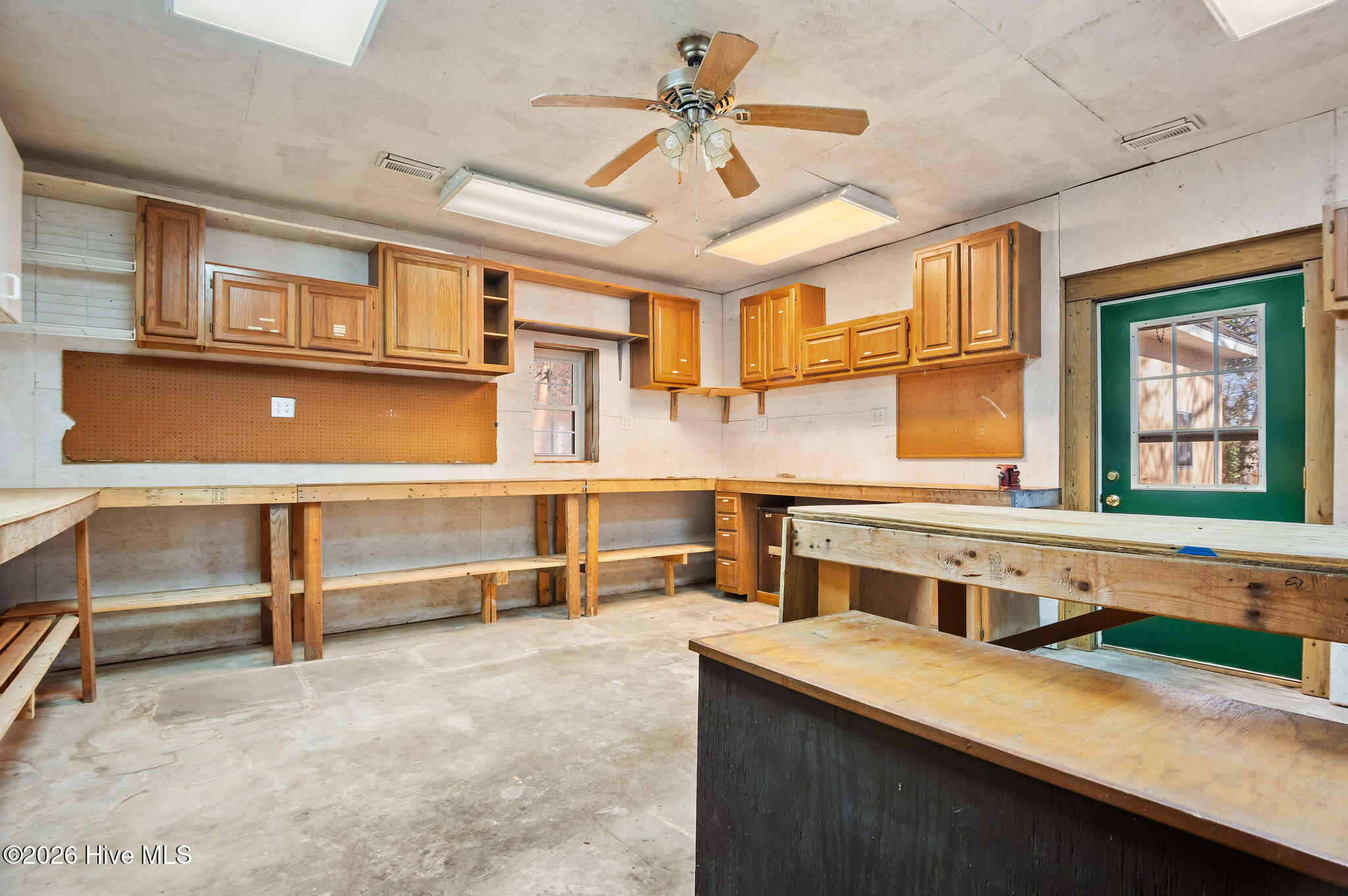 100561889 | Photo 22