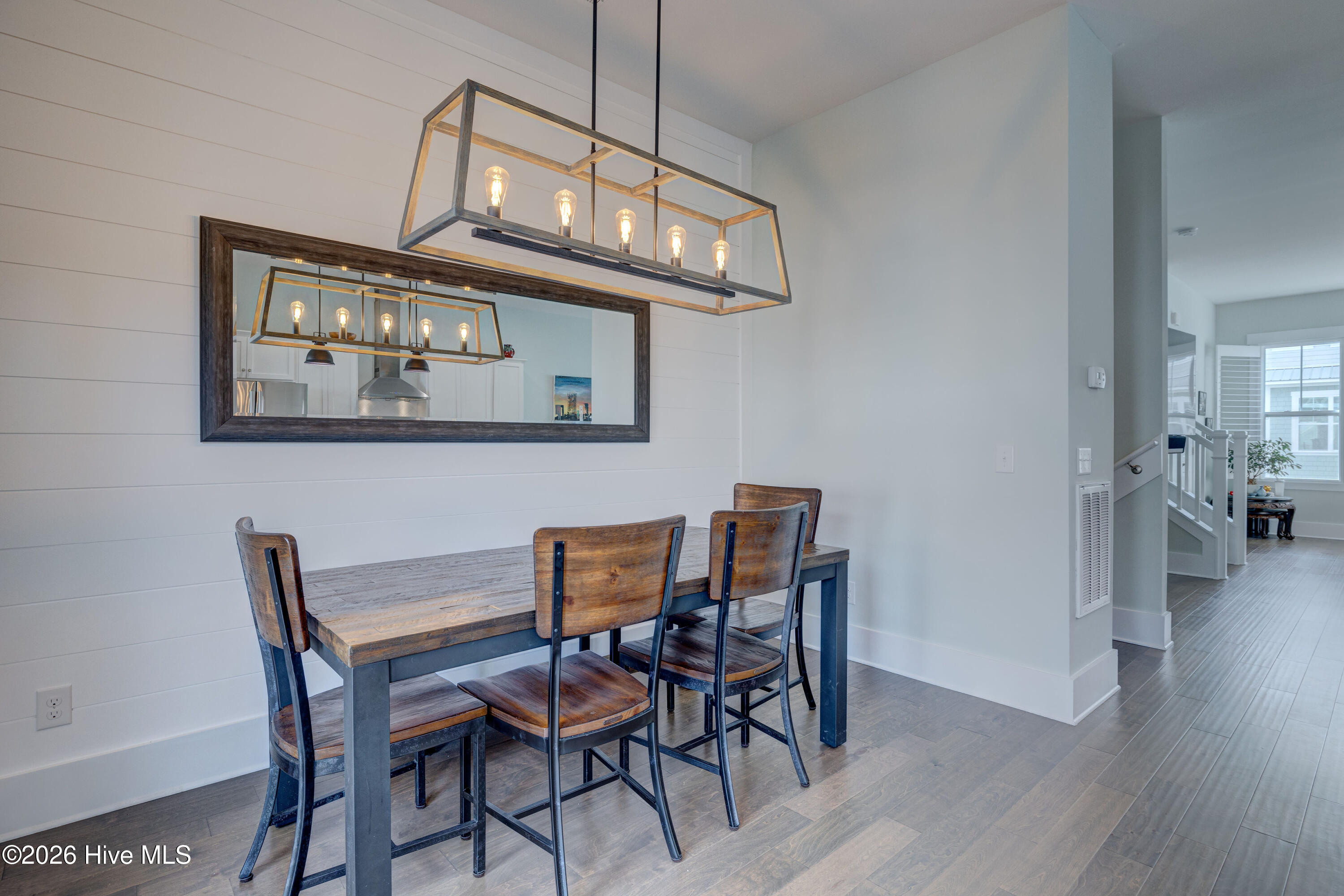 100561022 | Photo 18