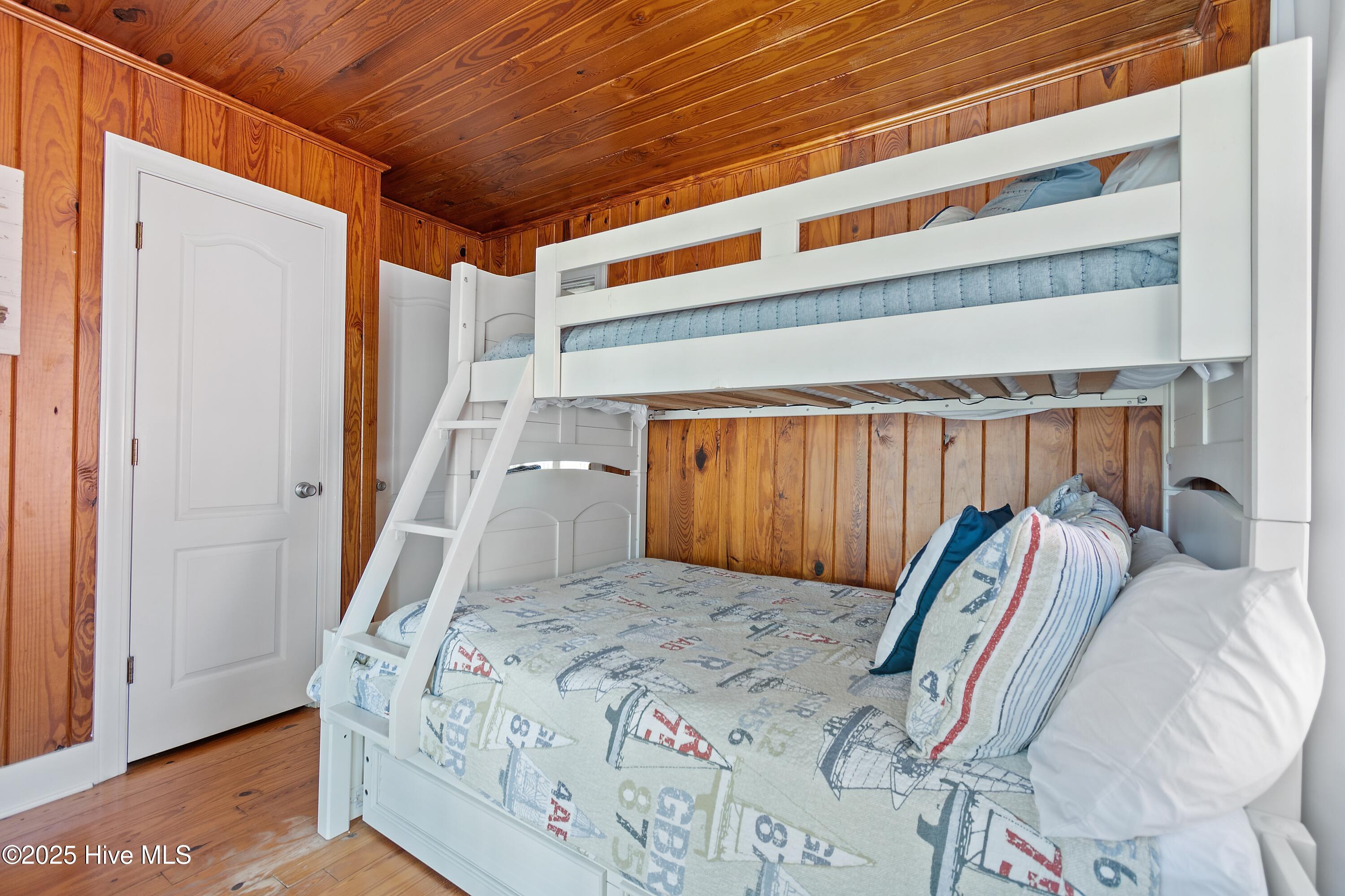 100535227 | Photo 19