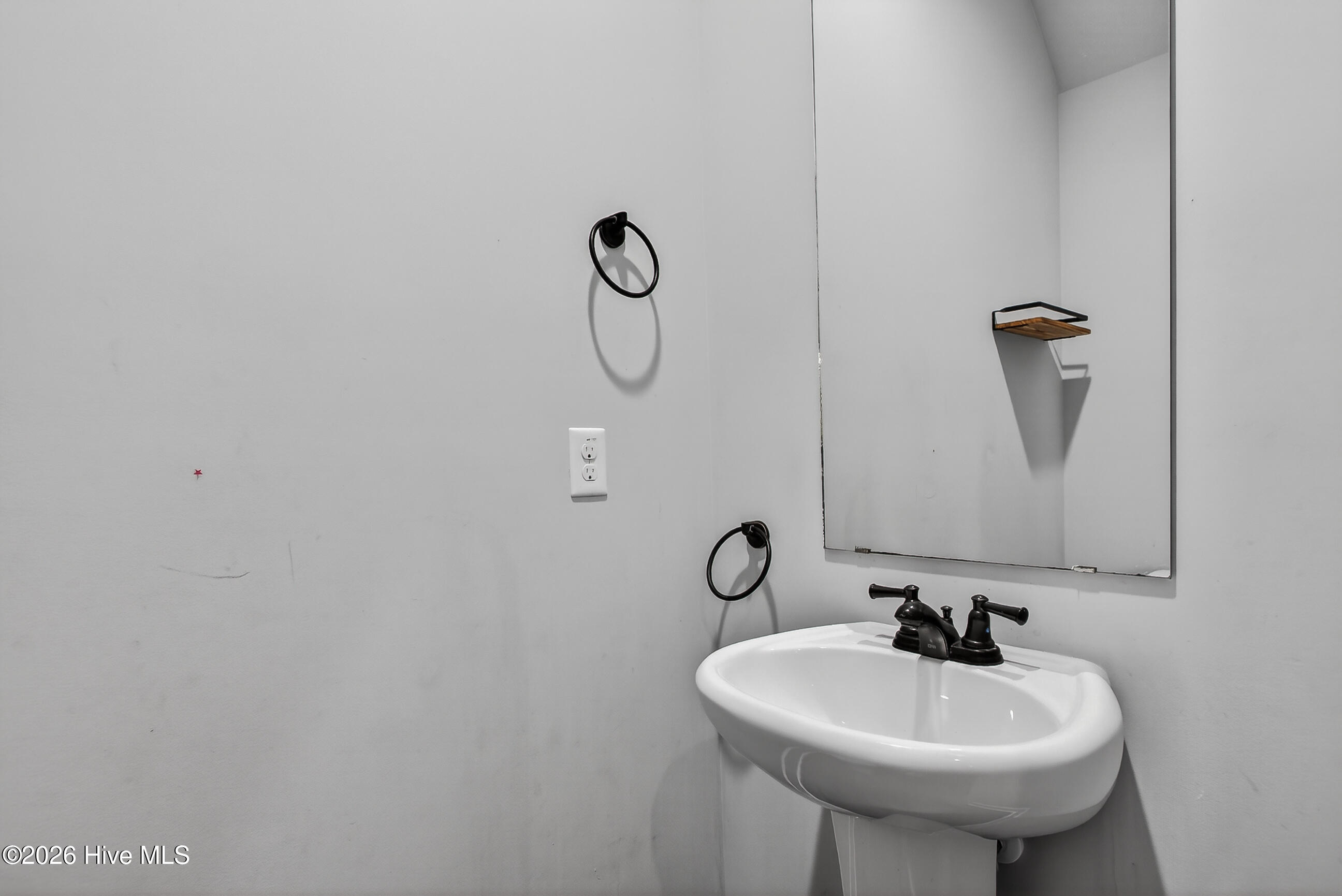 100569243 | Photo 16