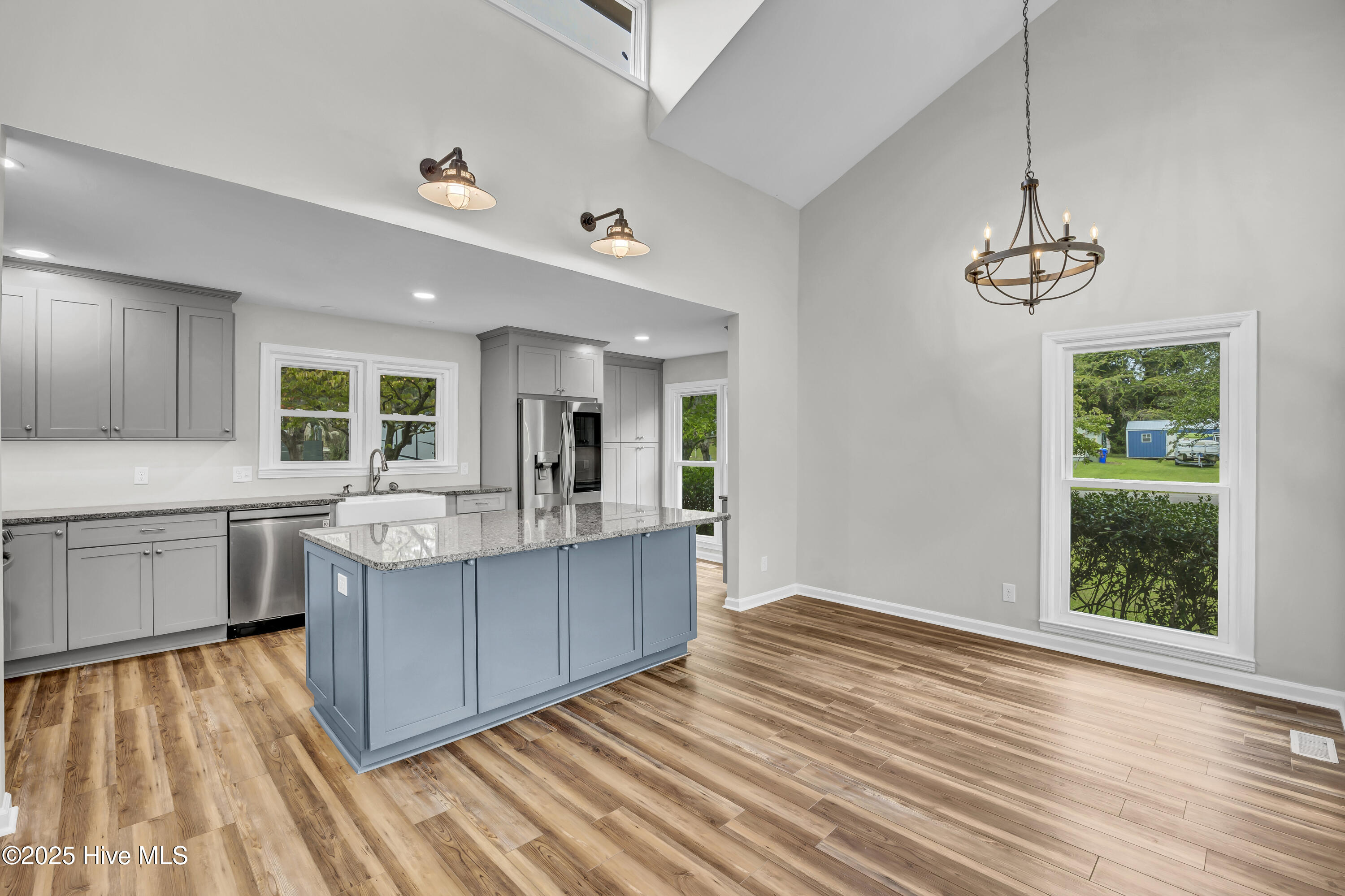 100553519 | Photo 11