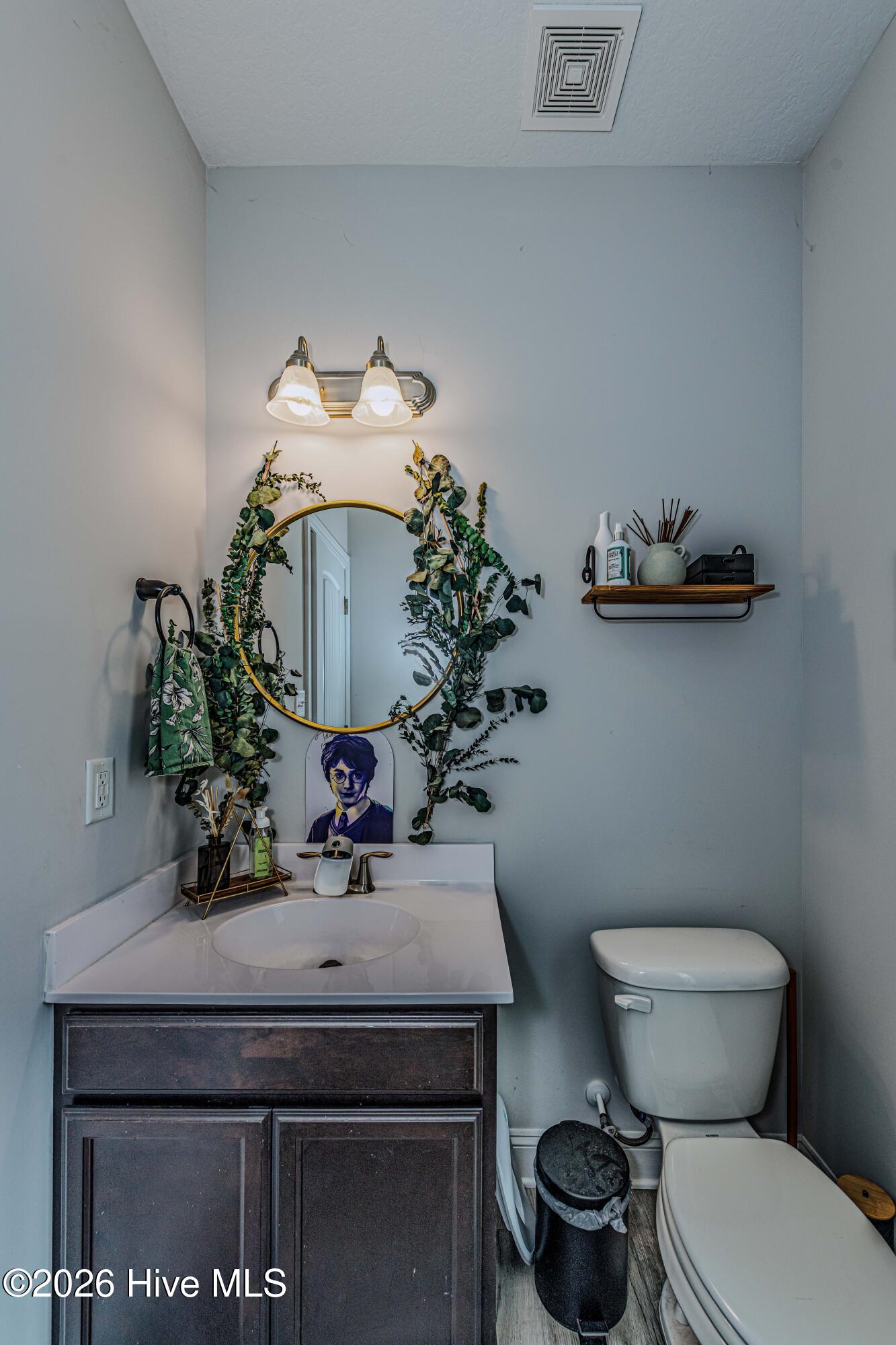 100570010 | Photo 27