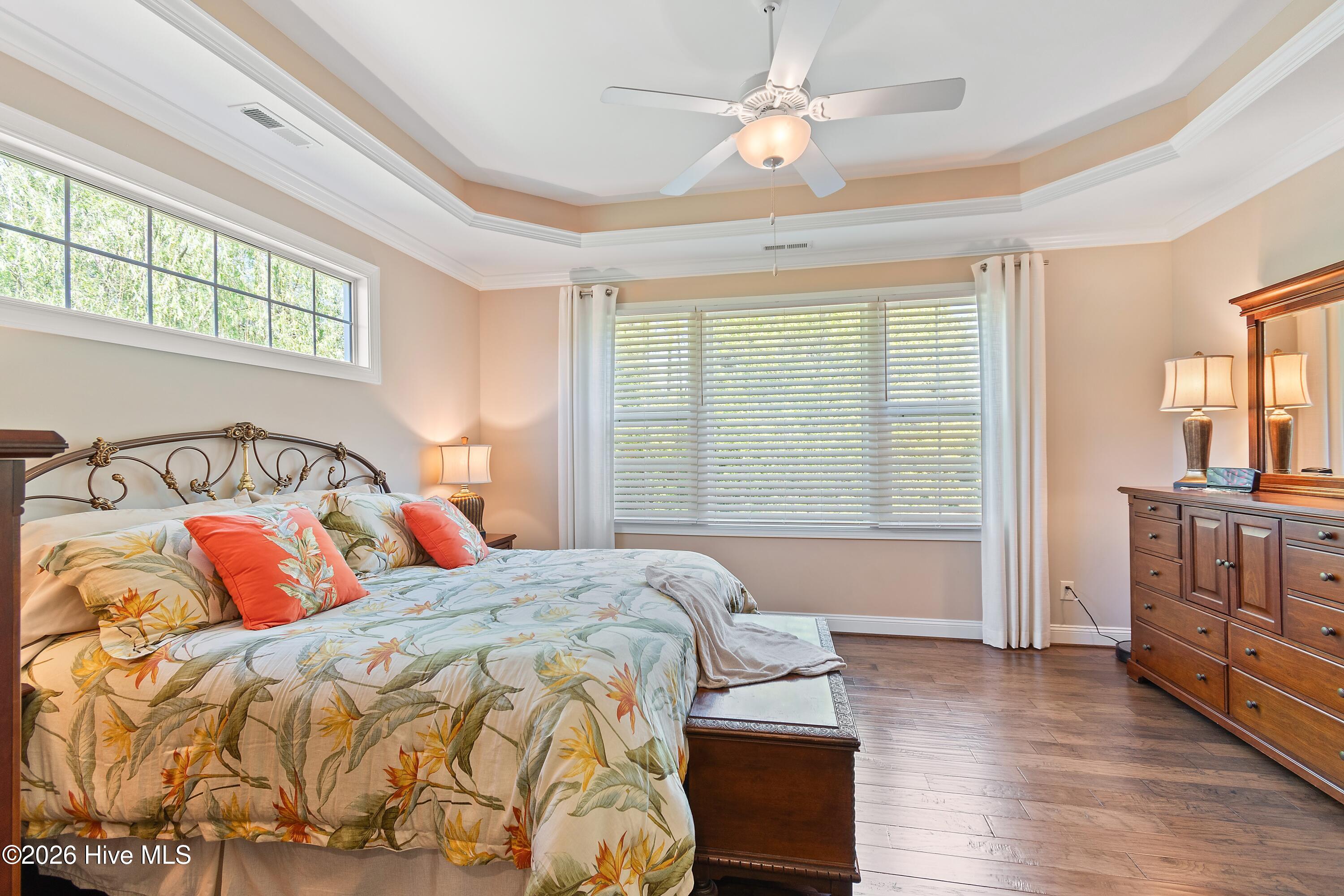 100568990 | Photo 35