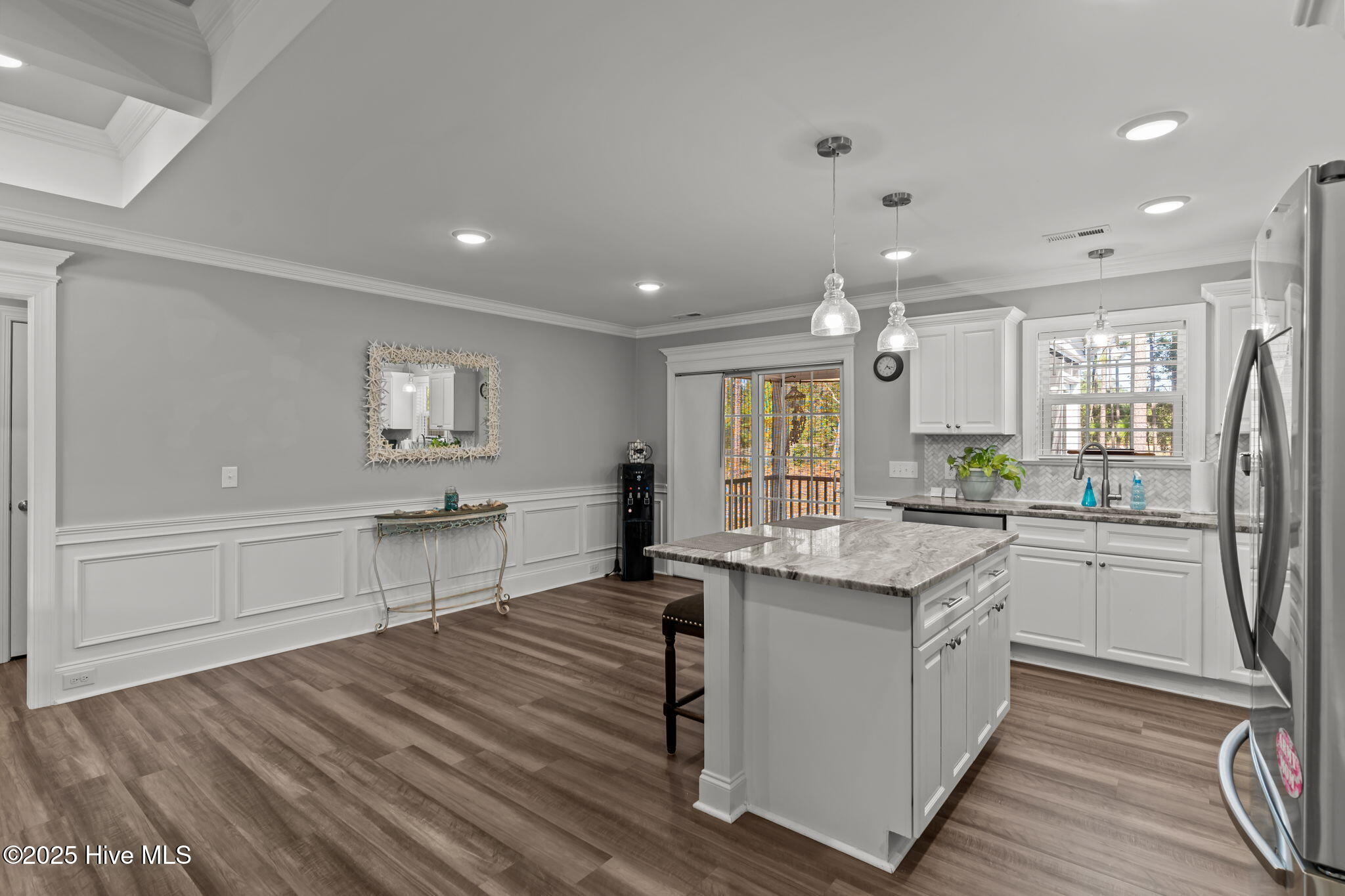 100530347 | Photo 12