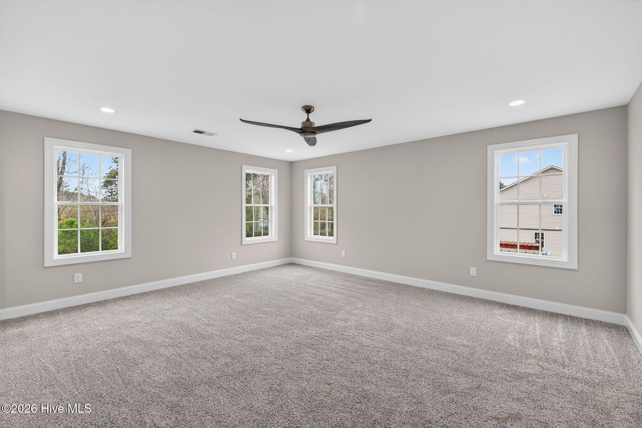 100548274 | Photo 19