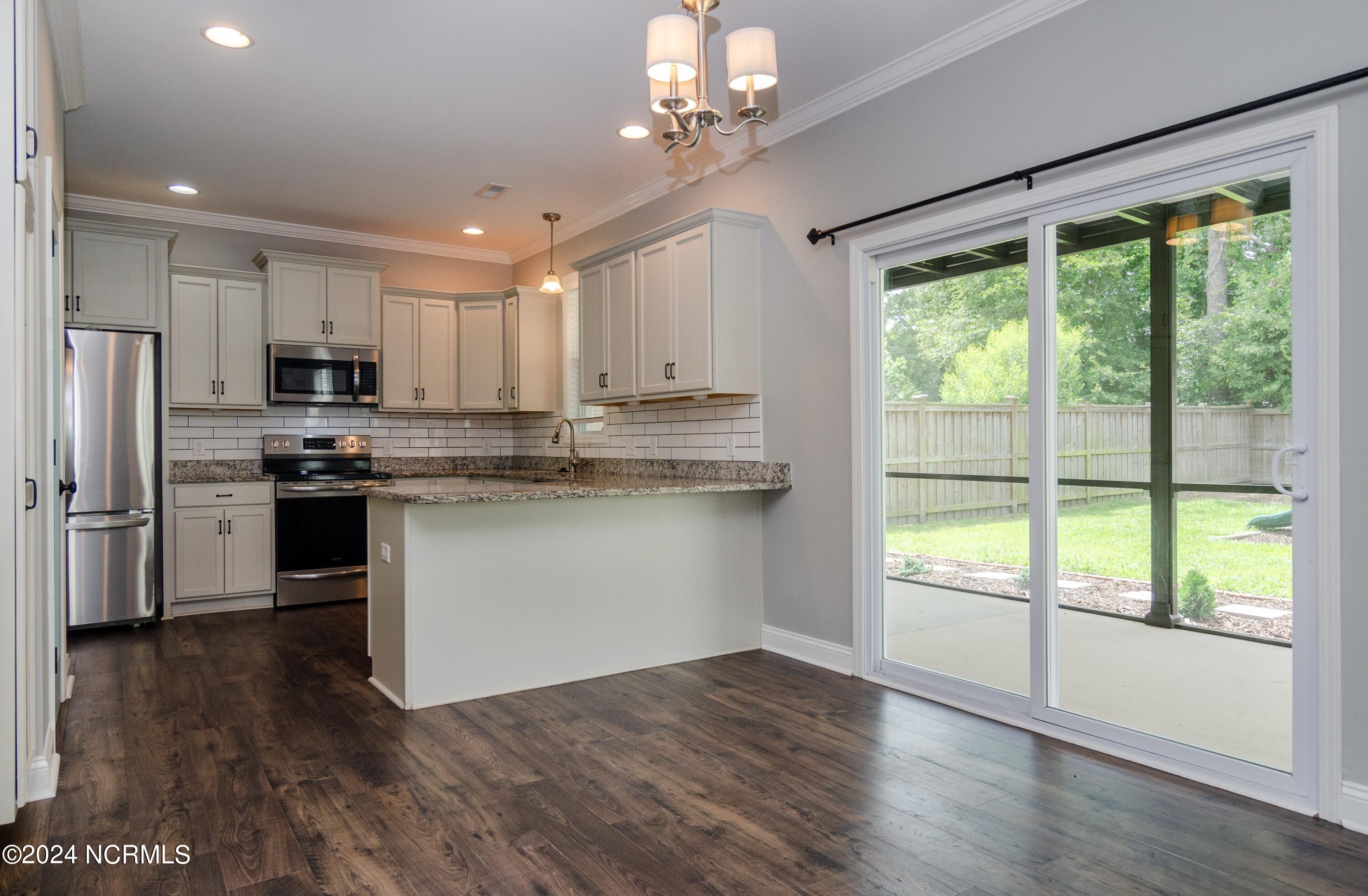 100547679 | Photo 10