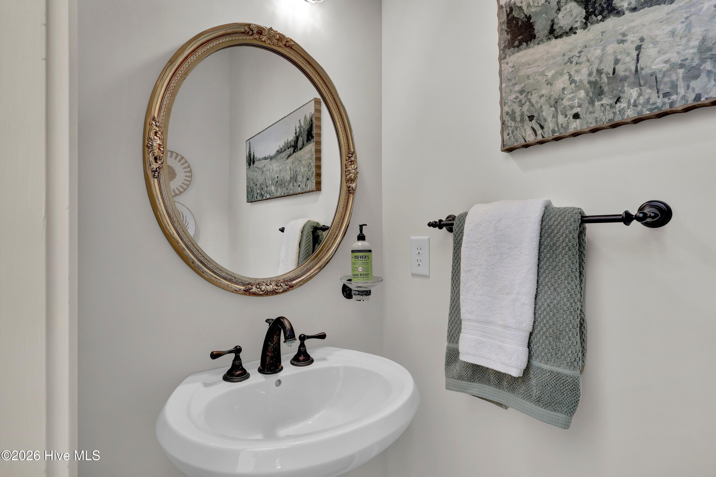 100569484 | Photo 51