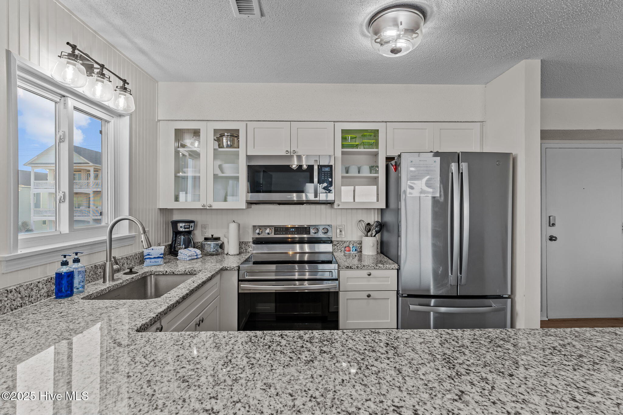 100534887 | Photo 16