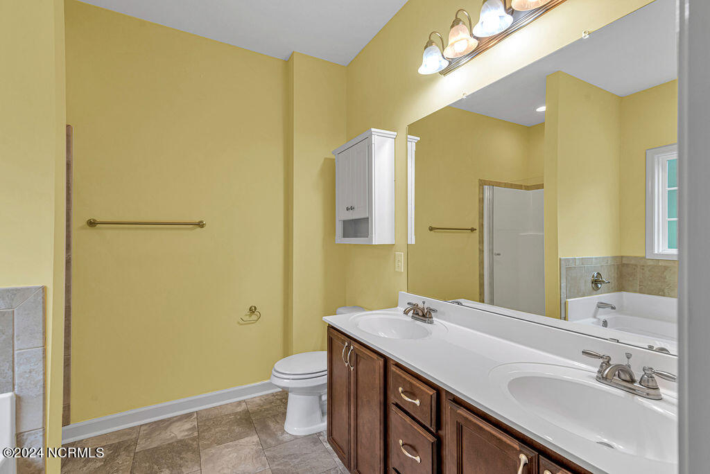 100565774 | Photo 30