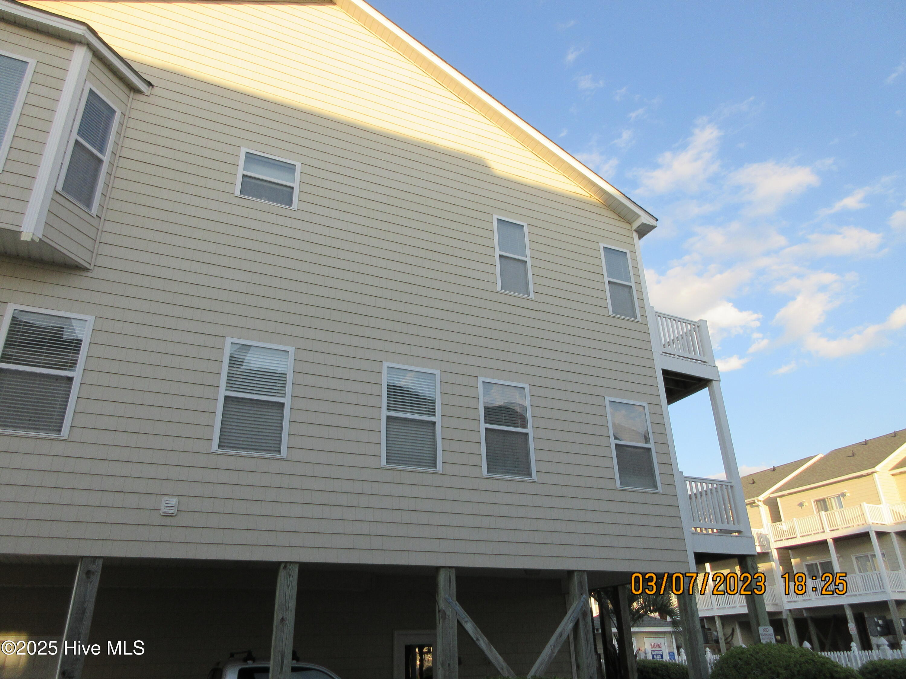 100525203 | Photo 12