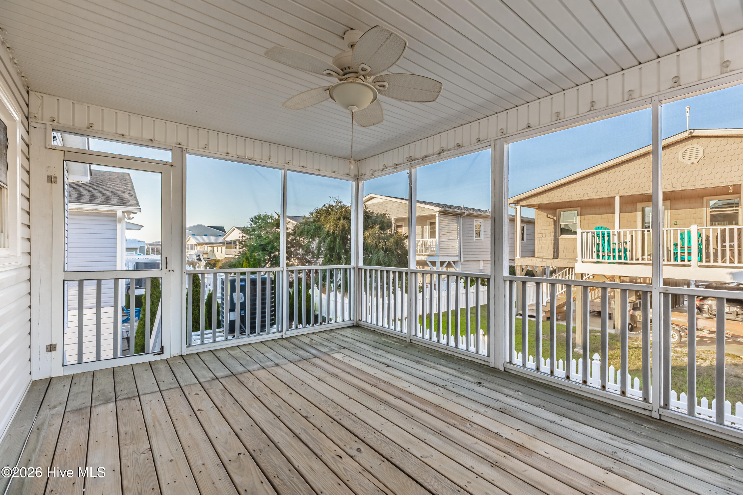 100563076 | Photo 23