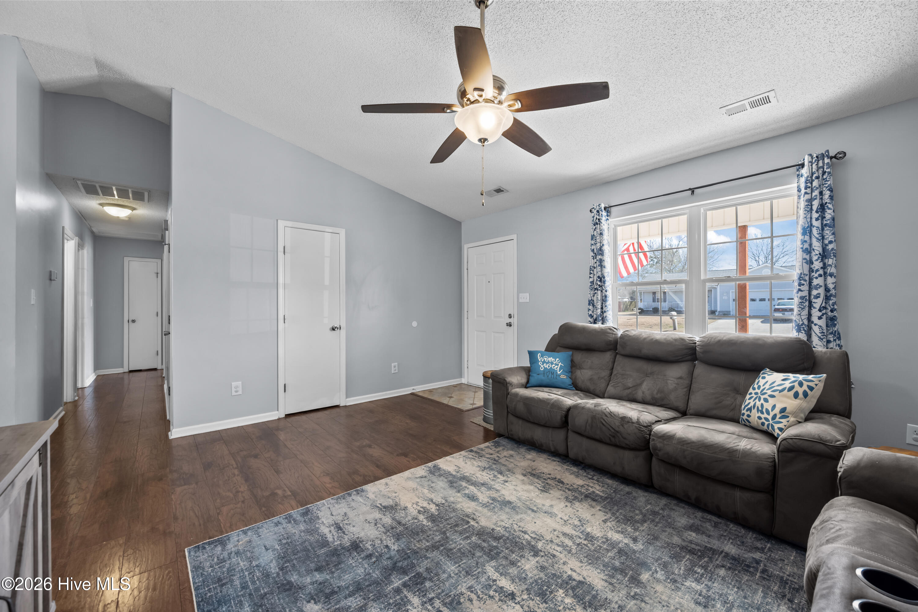 100556999 | Photo 11