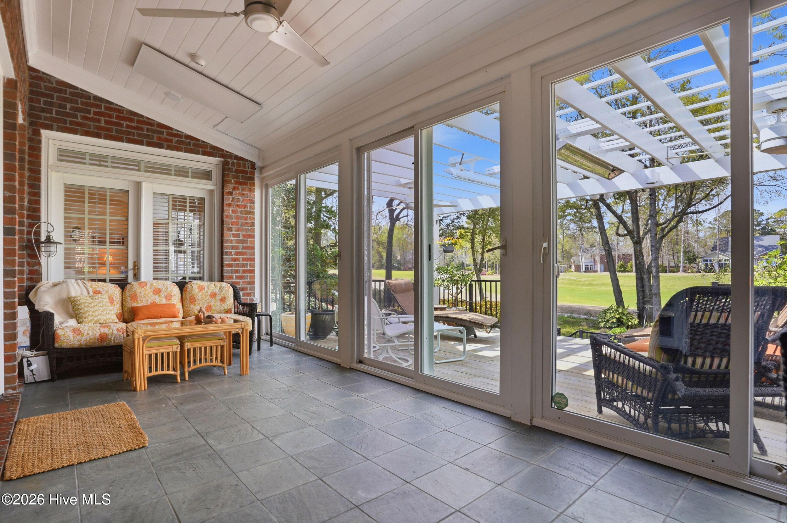 100563171 | Photo 32