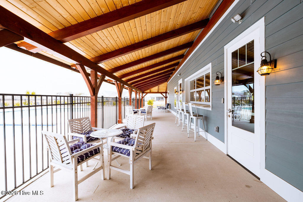 100560136 | Photo 10