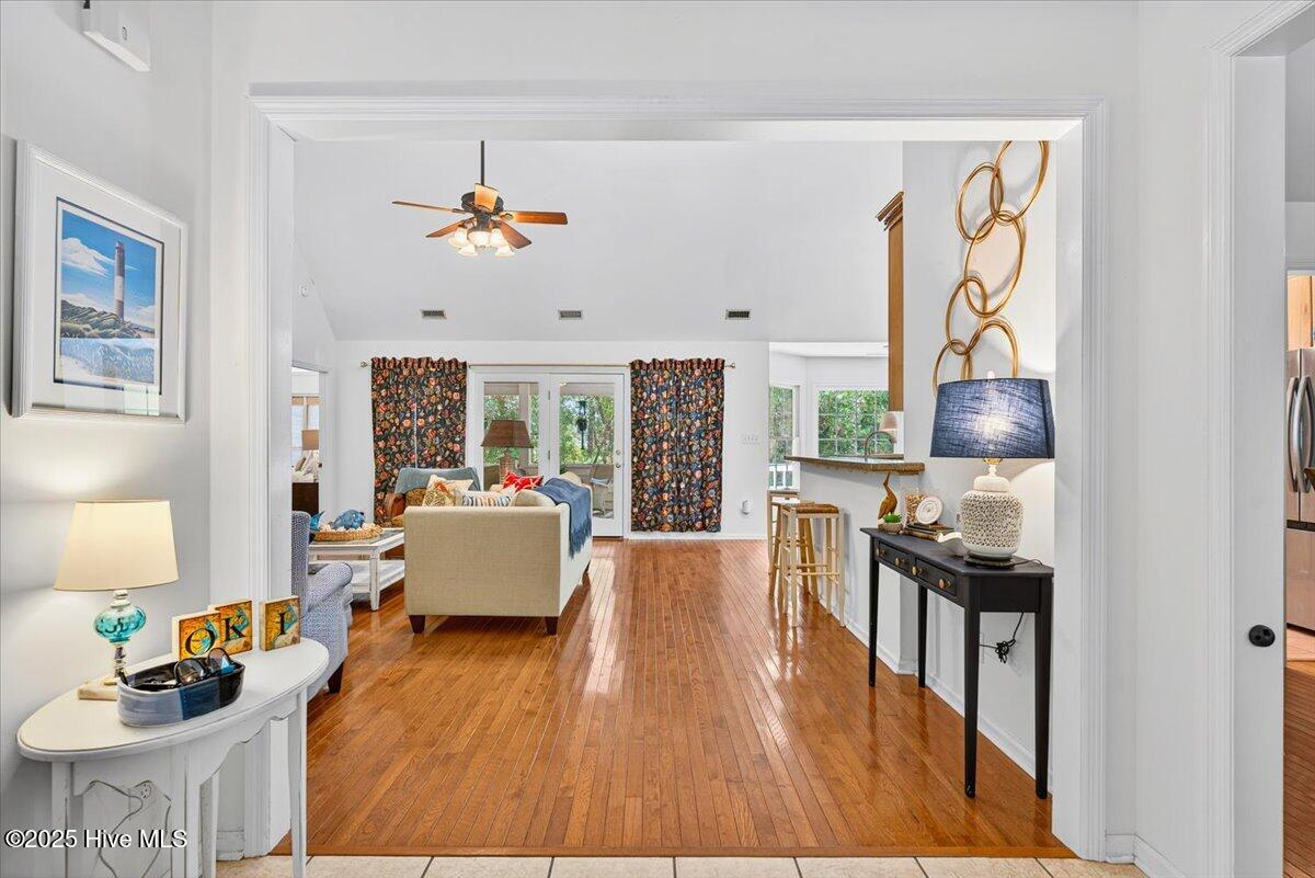 100518742 | Photo 11