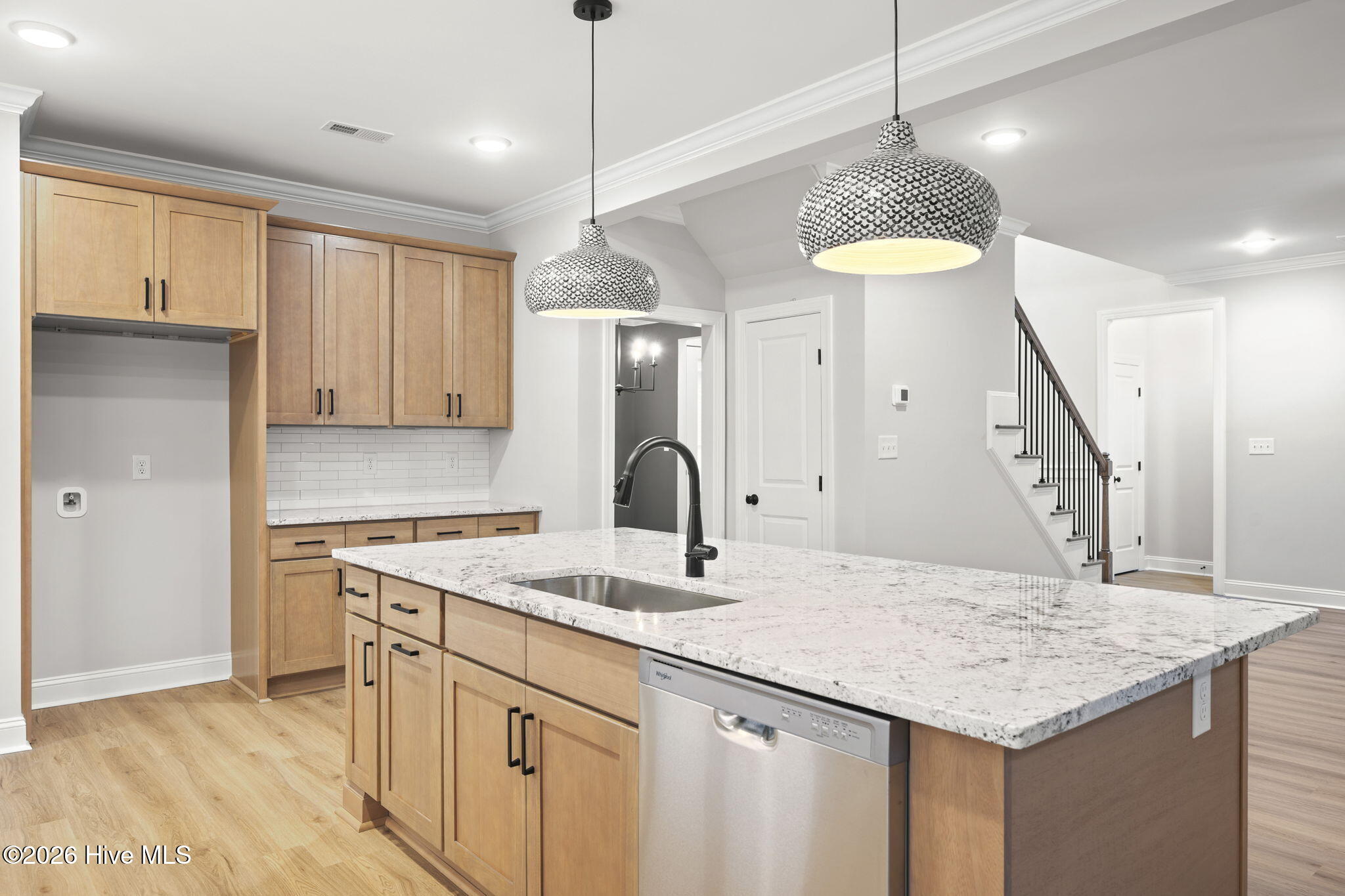 100516022 | Photo 23