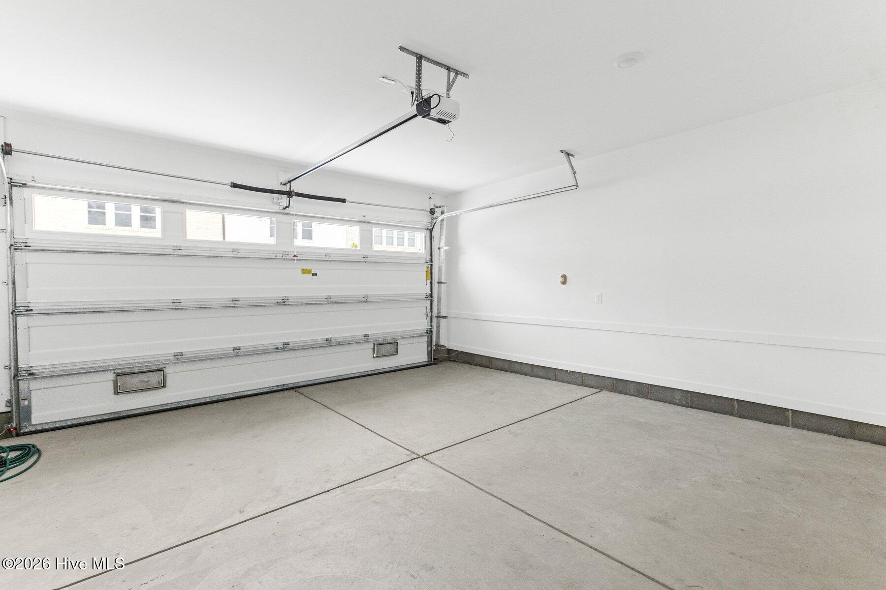 100564944 | Photo 41