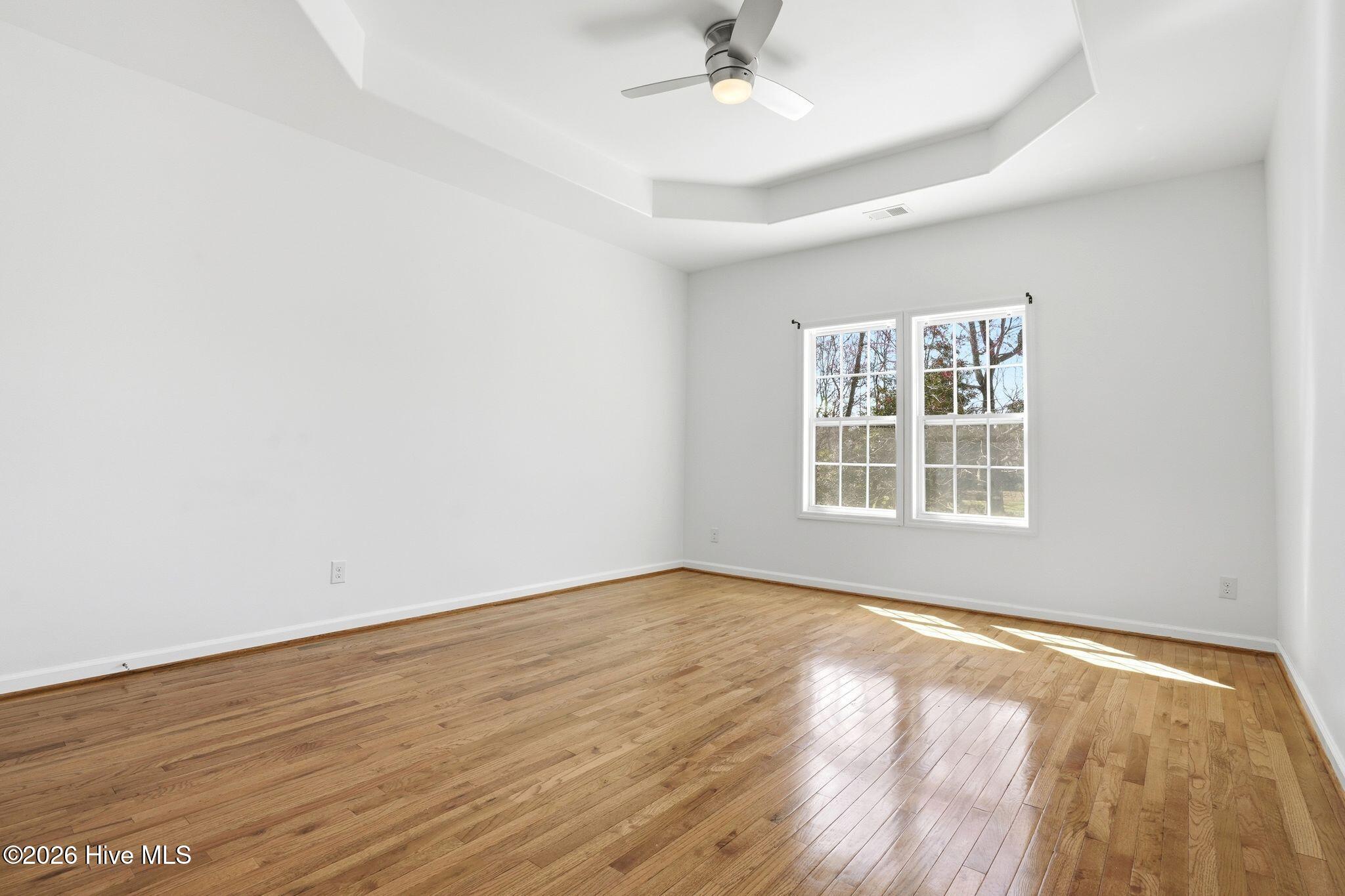 100560935 | Photo 57