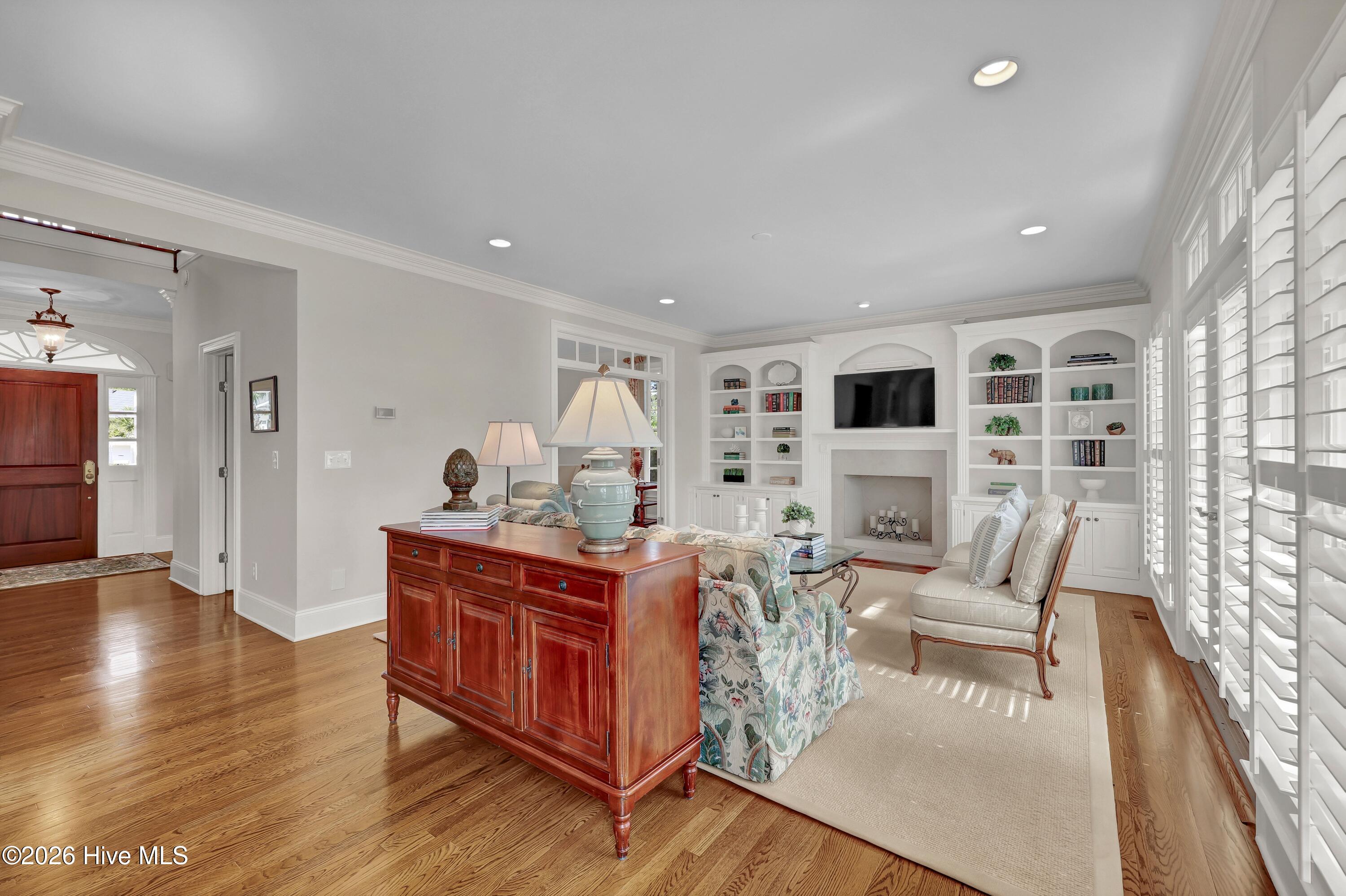 100569370 | Photo 17