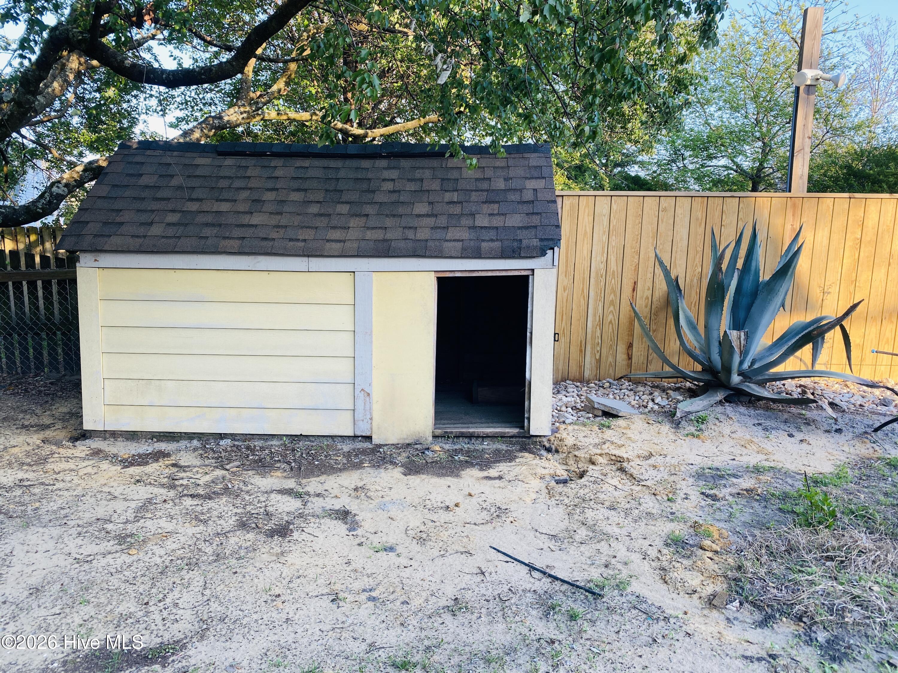 100562319 | Photo 18