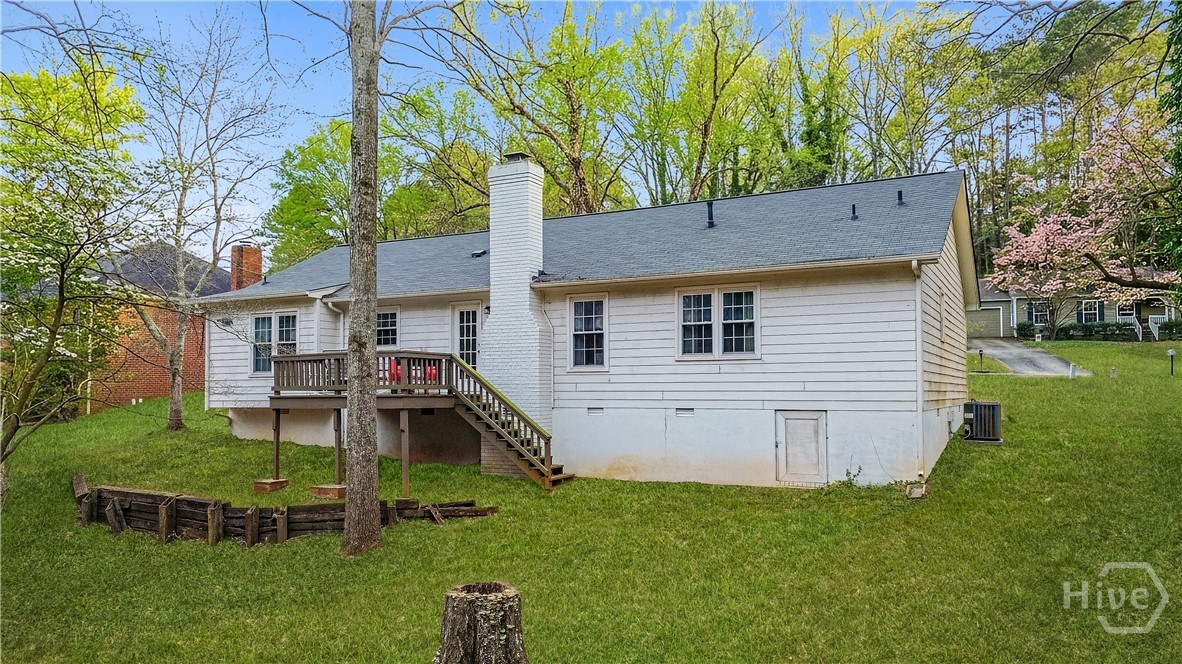 Back of house *grass is AI generated