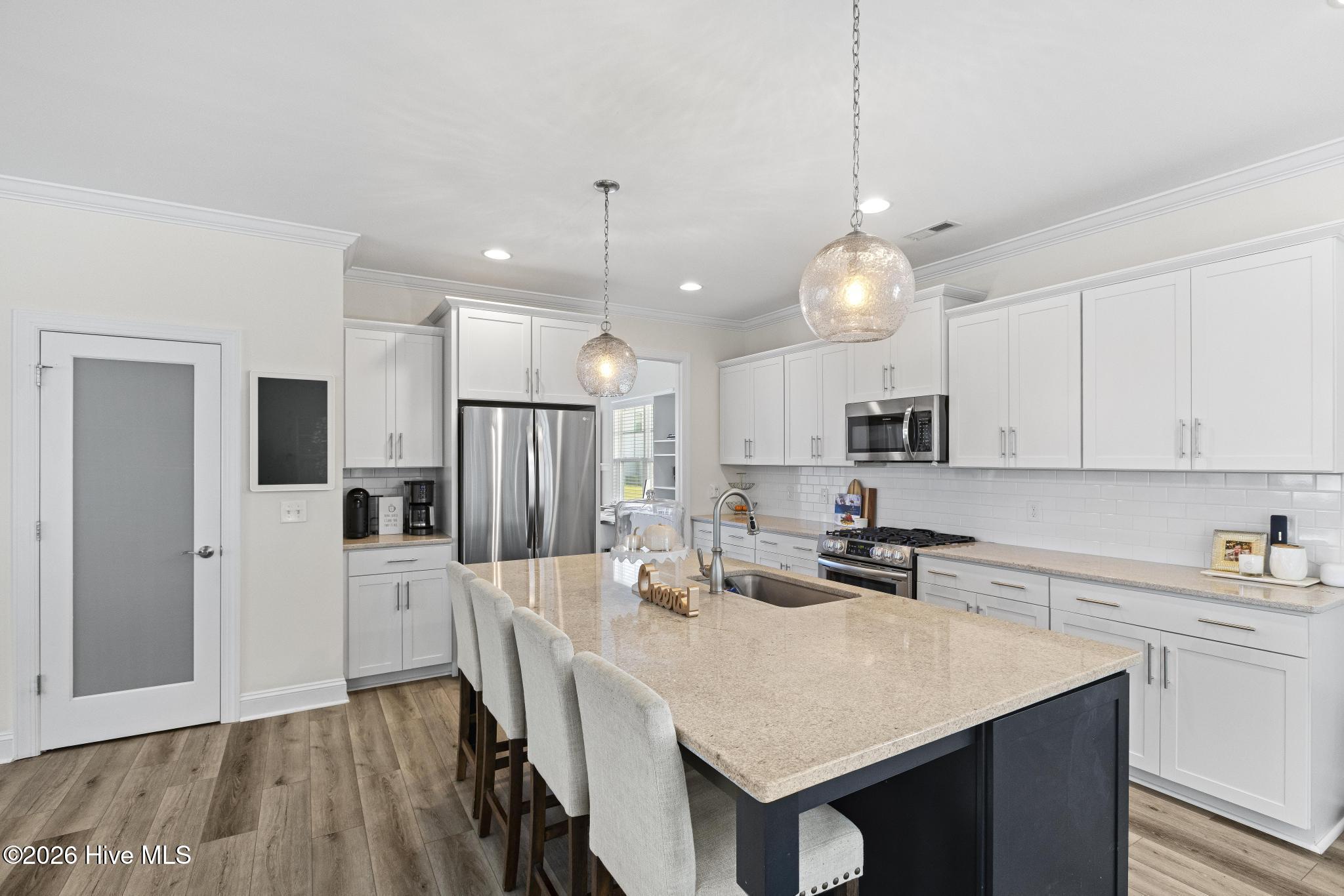 100549977 | Photo 11