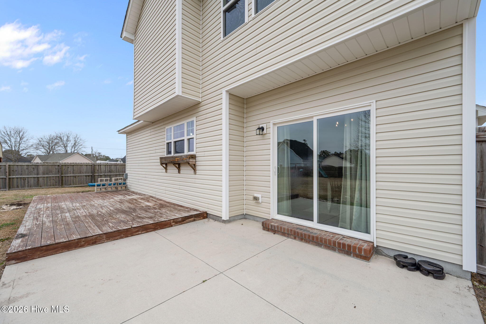 100557643 | Photo 42