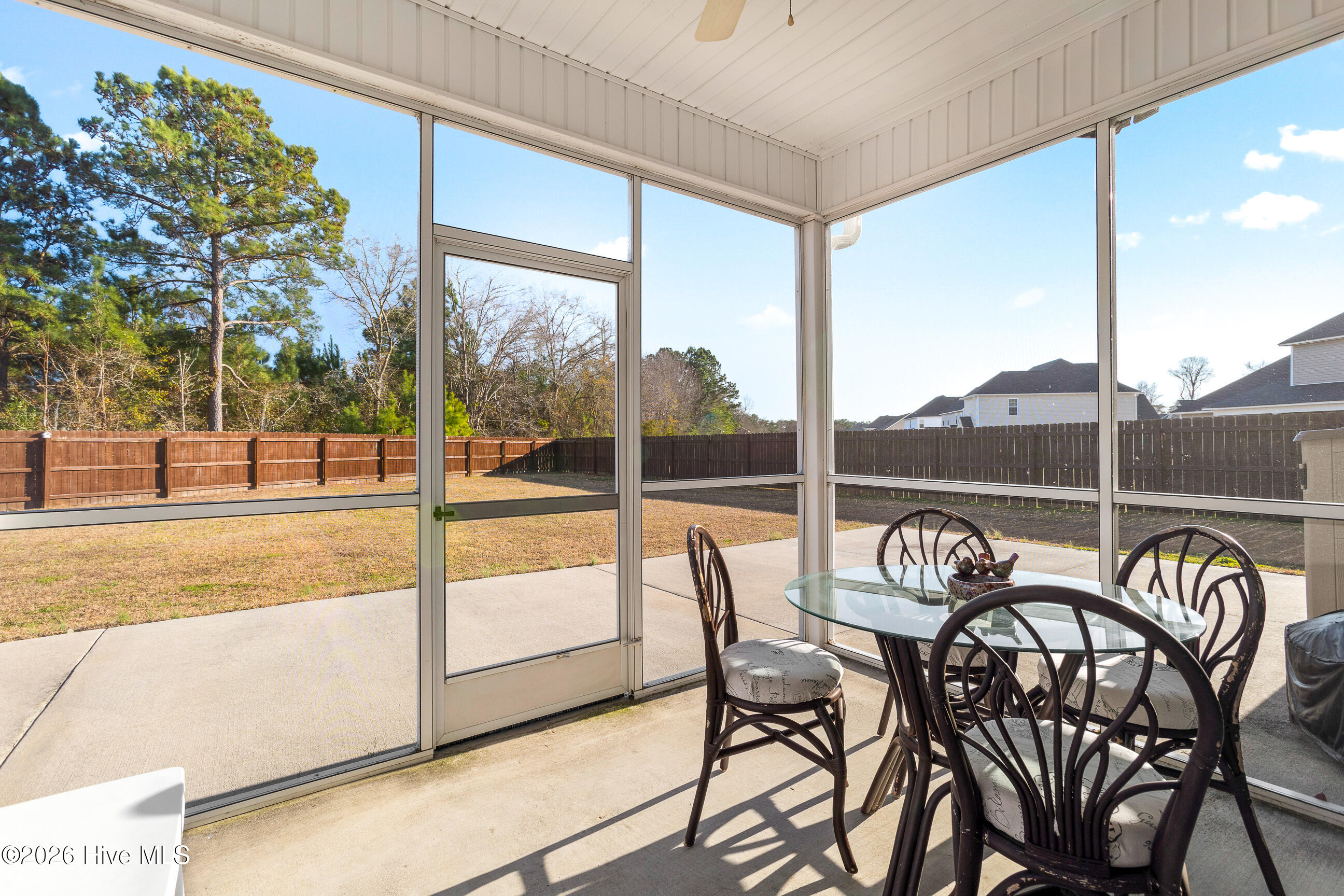 100561419 | Photo 39