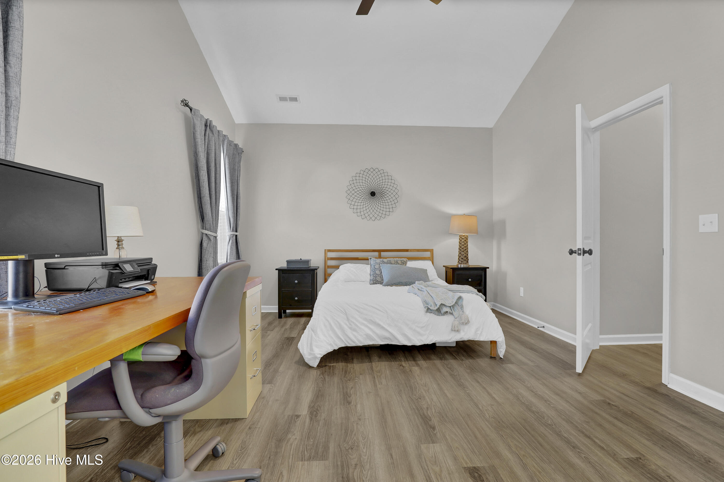 100556544 | Photo 19