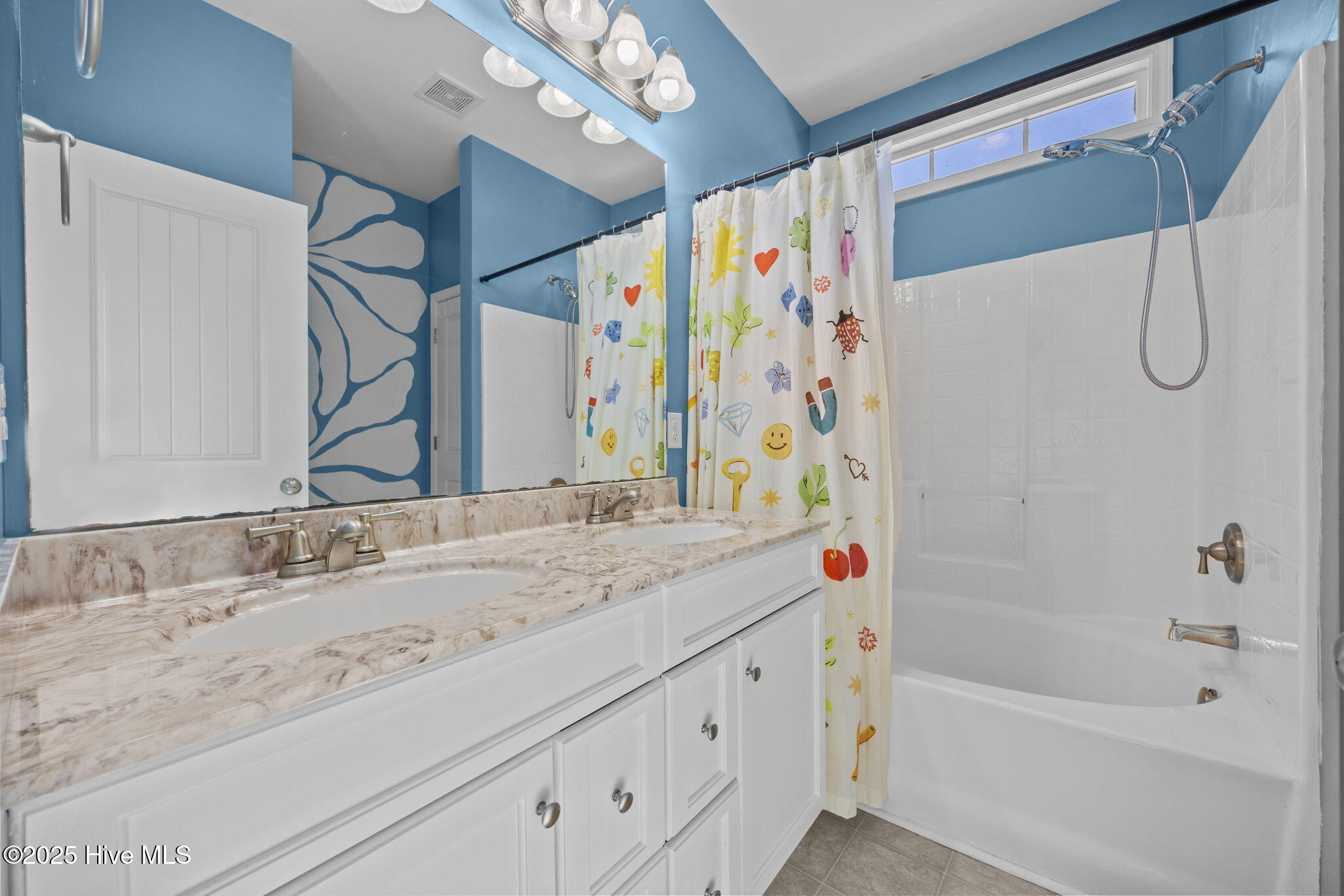 100535331 | Photo 24