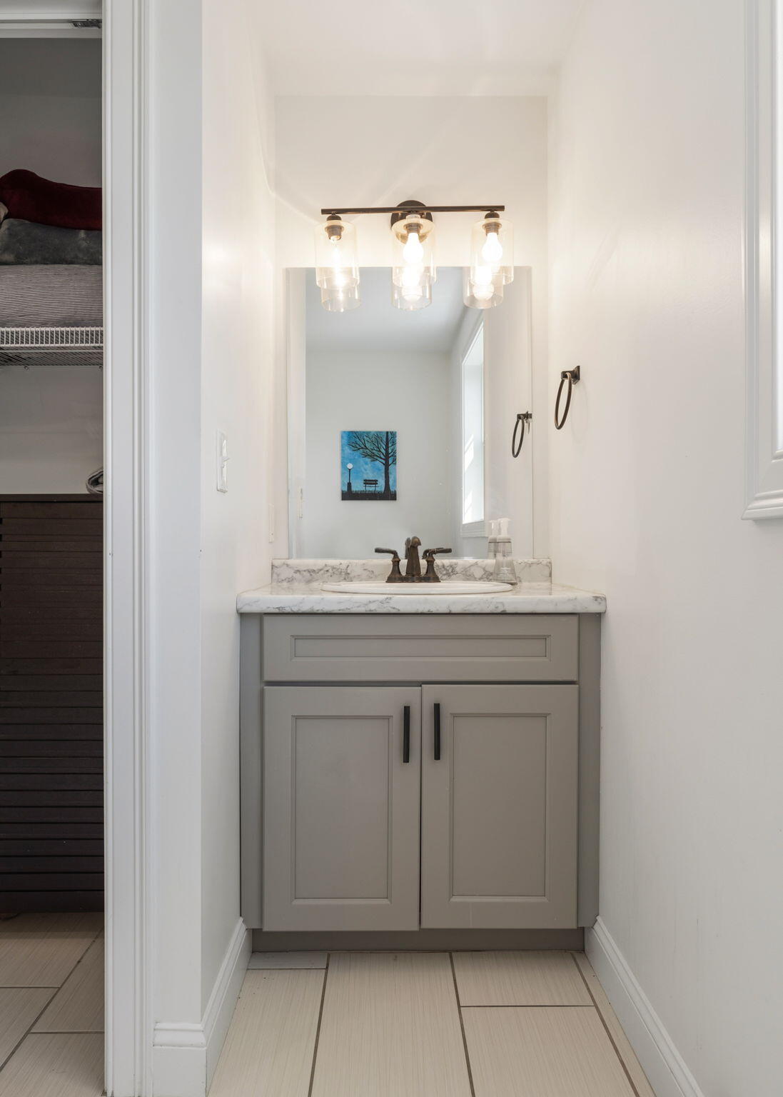 Full bathroom, 2nd floor