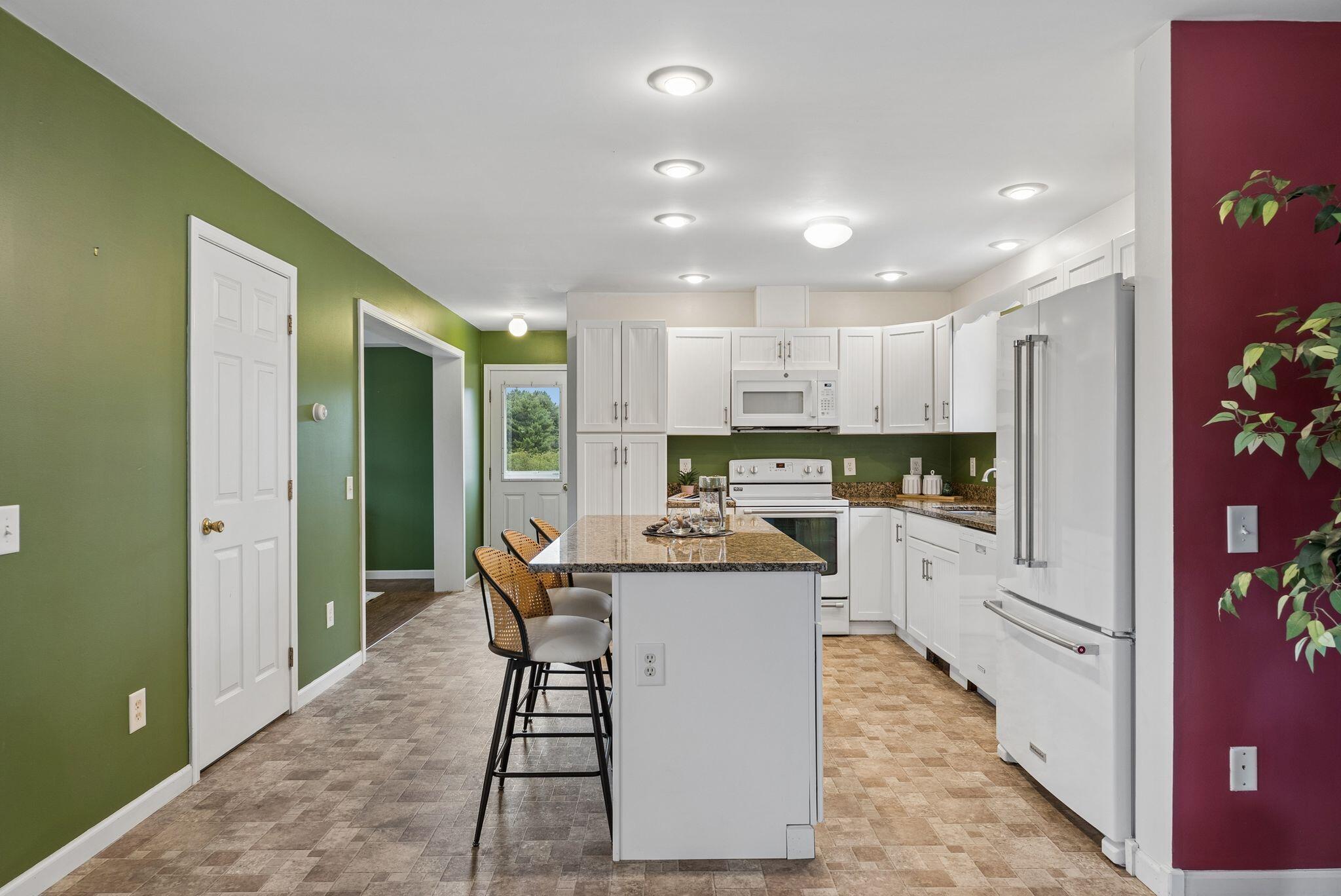 31 Murray Drive, Buxton, ME 04093 31 Murray Dr