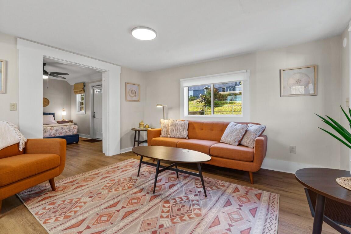 43 Oak Street, Boothbay Harbor, ME, 04538