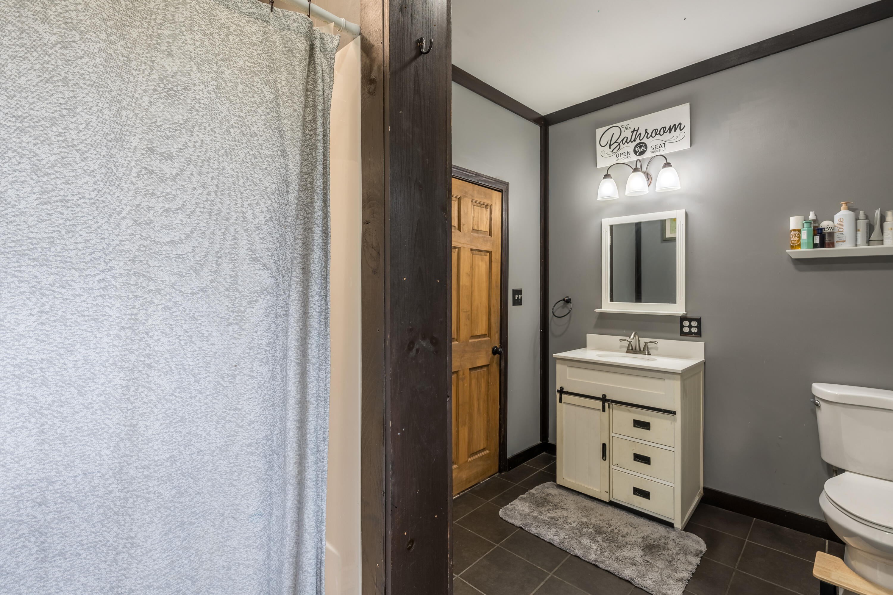 42 East Oxford Road, Paris, ME, 04281