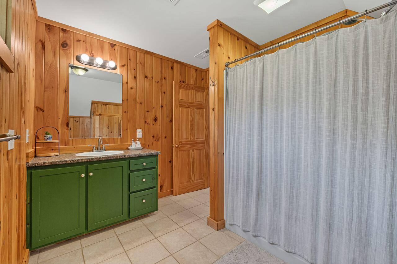 2016 Brook Falls Road, Carrabassett Valley, ME 04947 Upstairs Bathroom